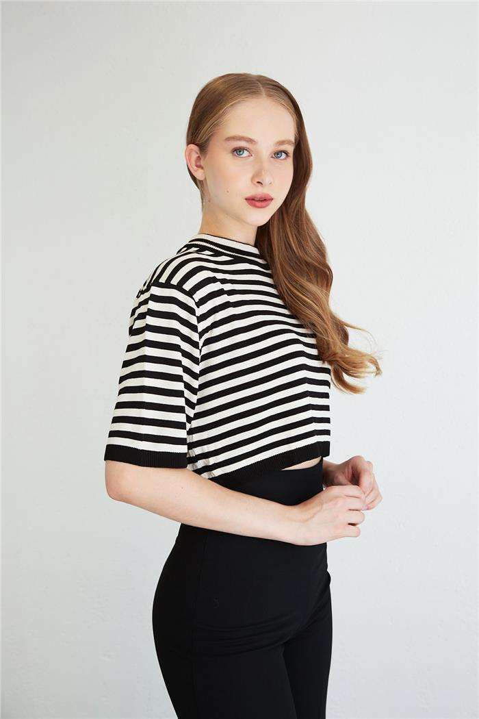 Nisan Kadın OVERSIZE TRİKO CROP TOP SİYAH-HAM EKRU TT4038-Z
