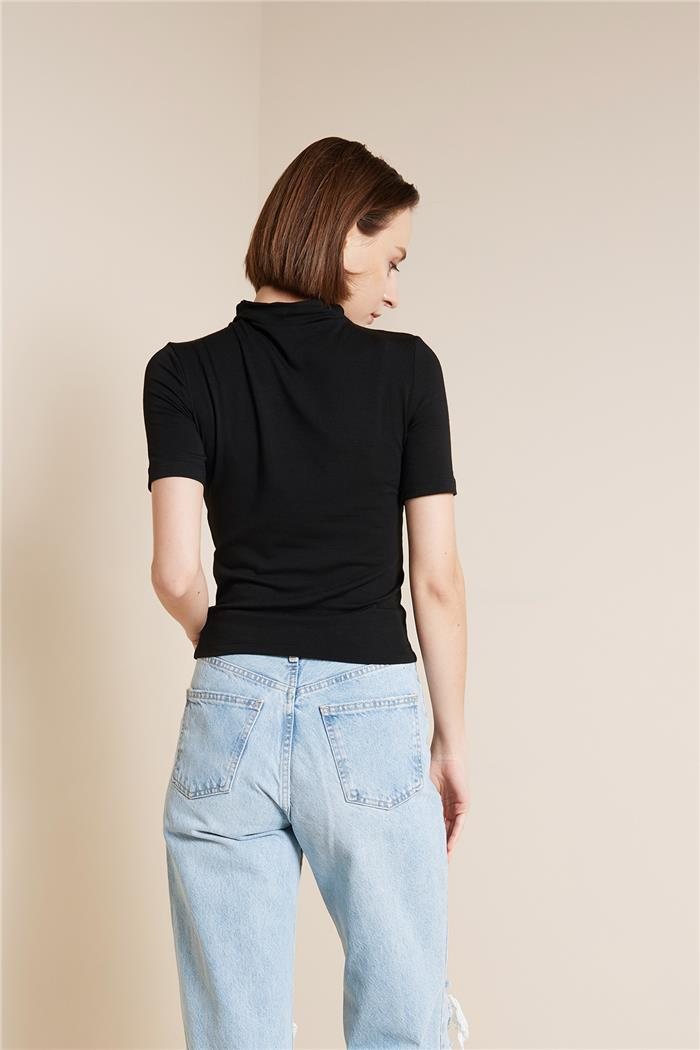 Nisan  KISA KOLLU BASİC T-SHIRT SİYAH N25-2059