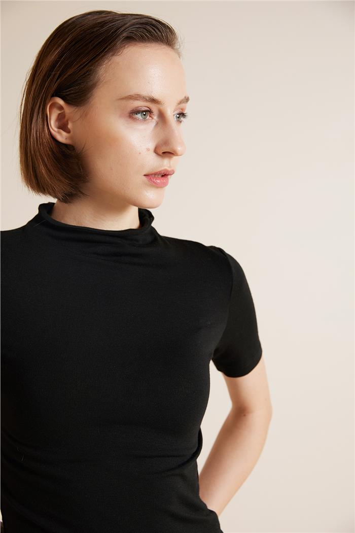 Nisan  KISA KOLLU BASİC T-SHIRT SİYAH N25-2059
