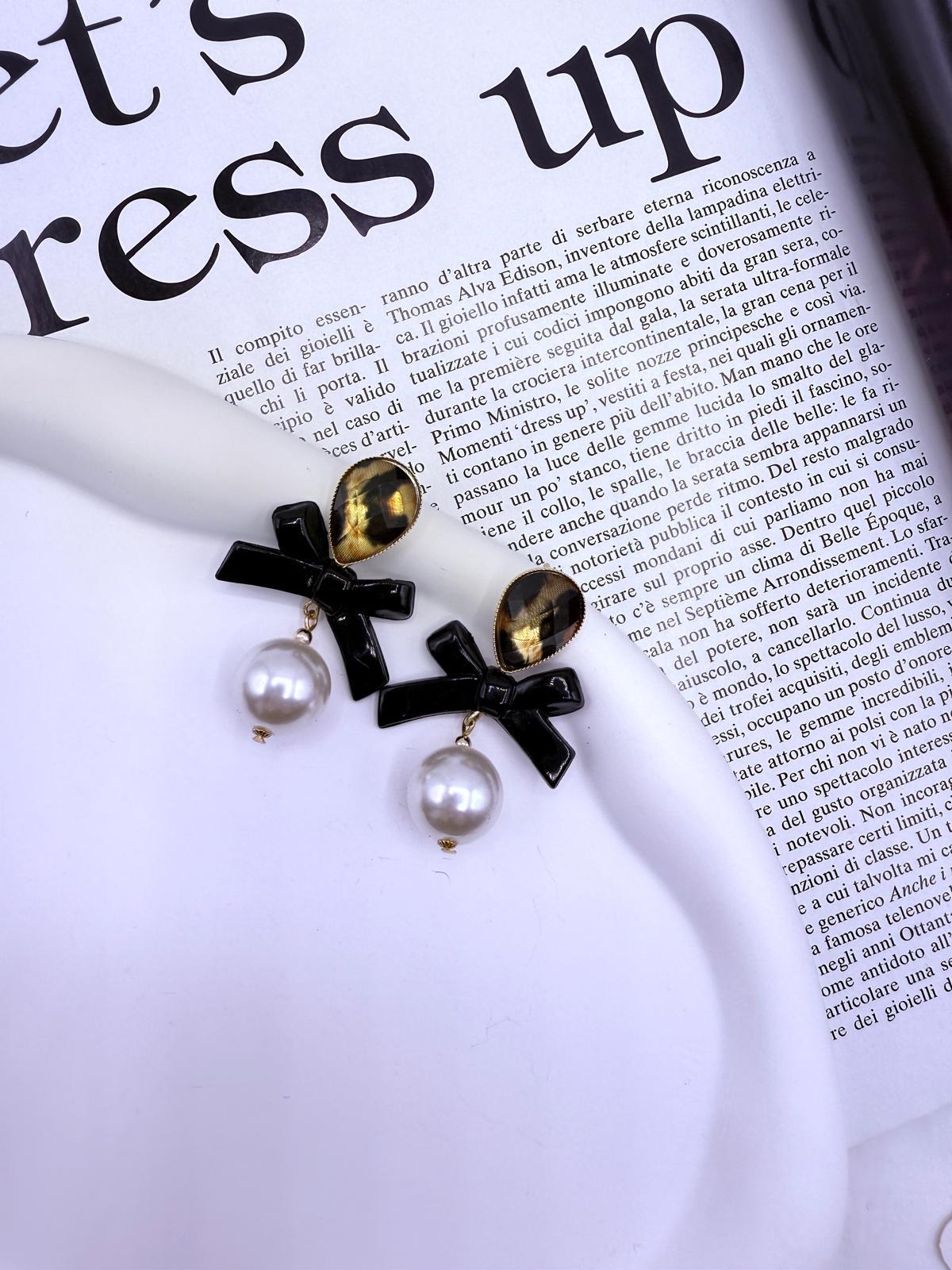 E099BD45 - FİYONK DETAYLI TASARIM KÜPE