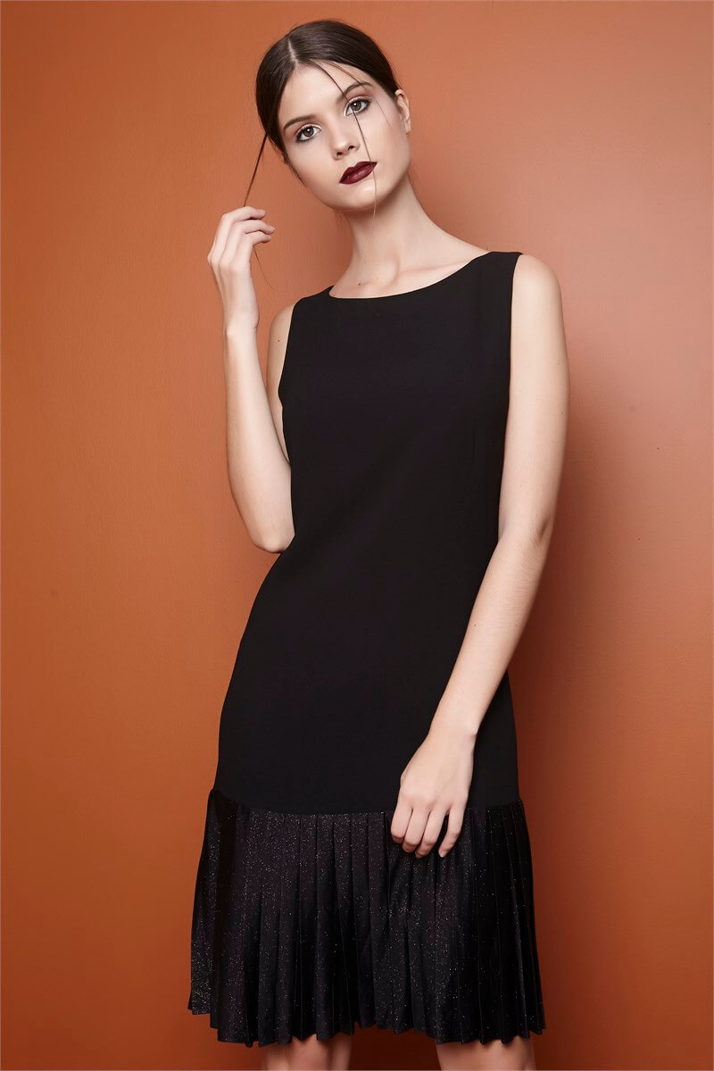 Etek Ucu Pileli Kolsuz Elbise