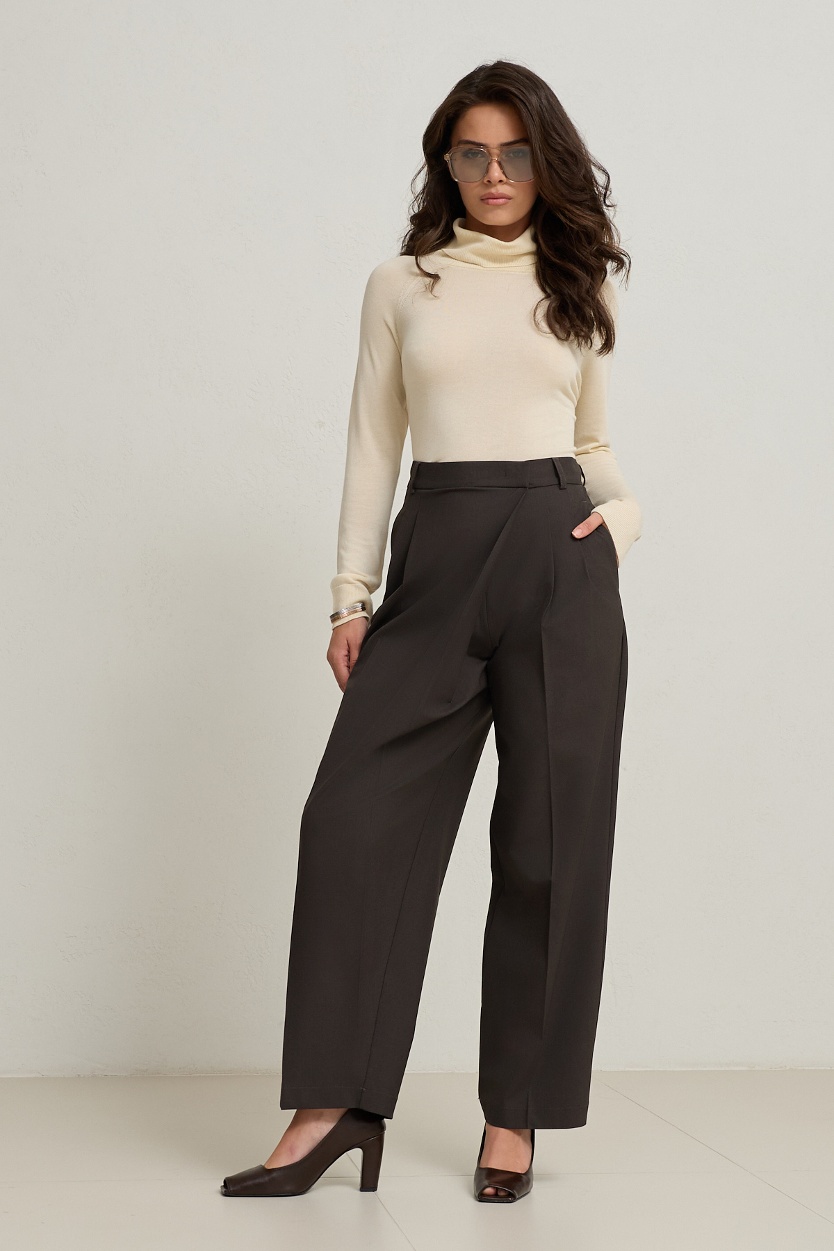 Acı-Kahve Belden Asimetrik Kapama Detaylı Pantolon Kadın Pantolon modelleri