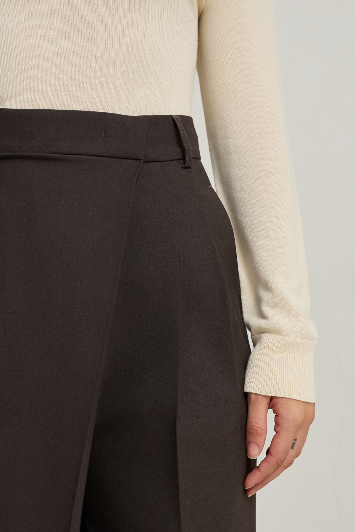 Acı-Kahve Belden Asimetrik Kapama Detaylı Pantolon Kadın Pantolon modelleri