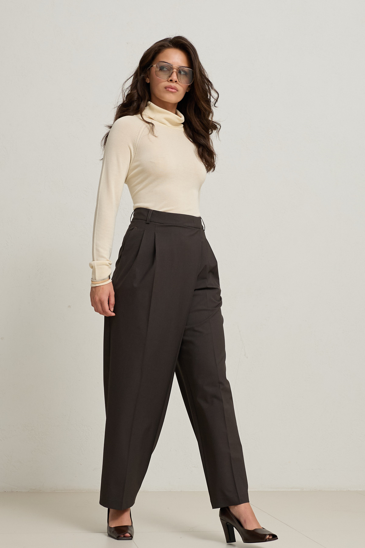 Acı-Kahve Belden Asimetrik Kapama Detaylı Pantolon Kadın Pantolon modelleri