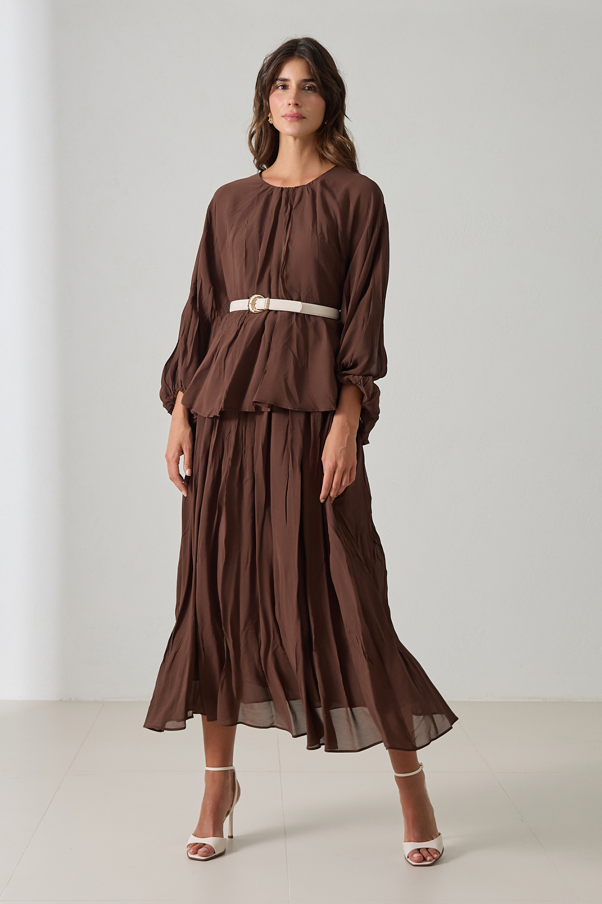 Acı-Kahve Geniş Kesim Belden Kemer Detaylı Uzun Kollu Dökümlü Bol Midi Boy Elbise Kadın Kategorisiz modelleri