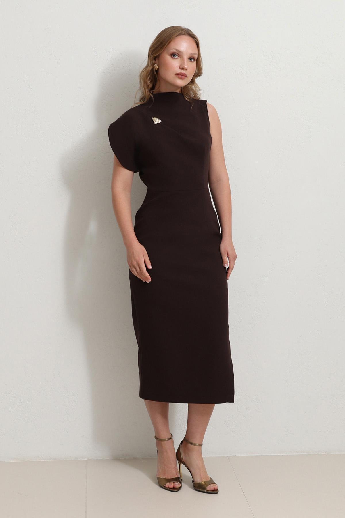 Acı-Kahve Tek Omuz Detaylı Geniş Kalıp Midi Boy Elbise Kadın Kategorisiz modelleri