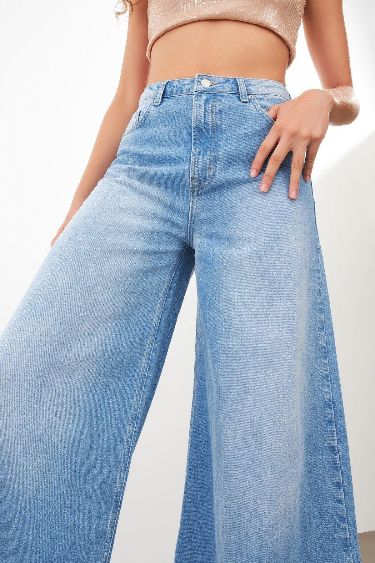 Açık Mavi Yüksek Bol Kesim Cep Detaylı Jean Kadın Kategorisiz modelleri