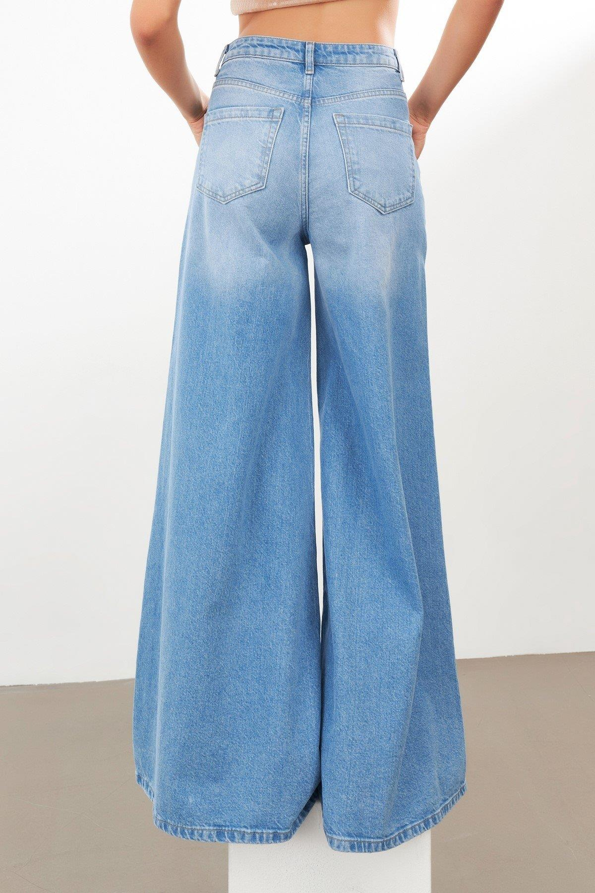Açık Mavi Yüksek Bol Kesim Cep Detaylı Jean Kadın Kategorisiz modelleri