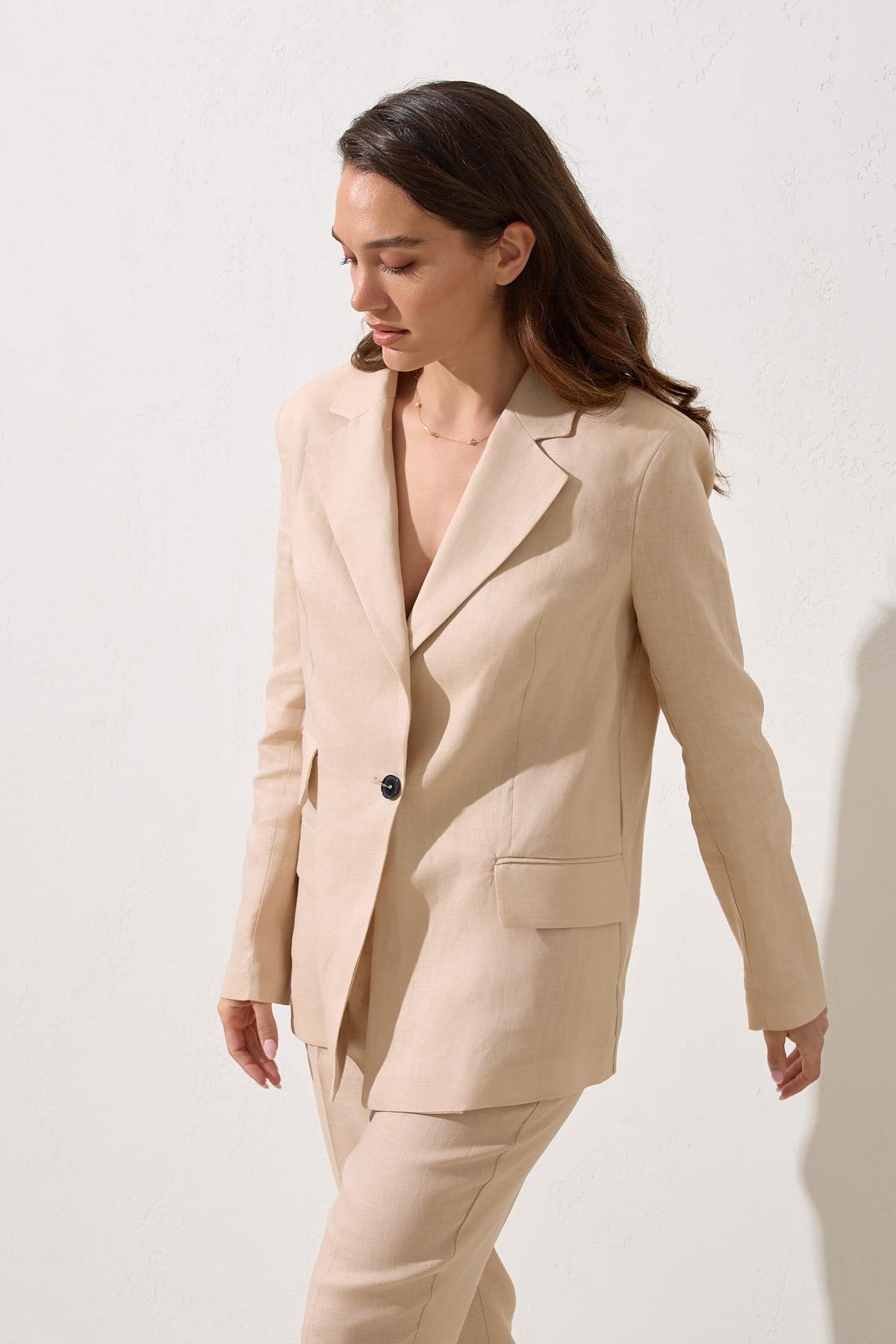 Bej %100 Keten Cep Detaylı Asimetrik Kapama Ceket Kadın Ceket modelleri