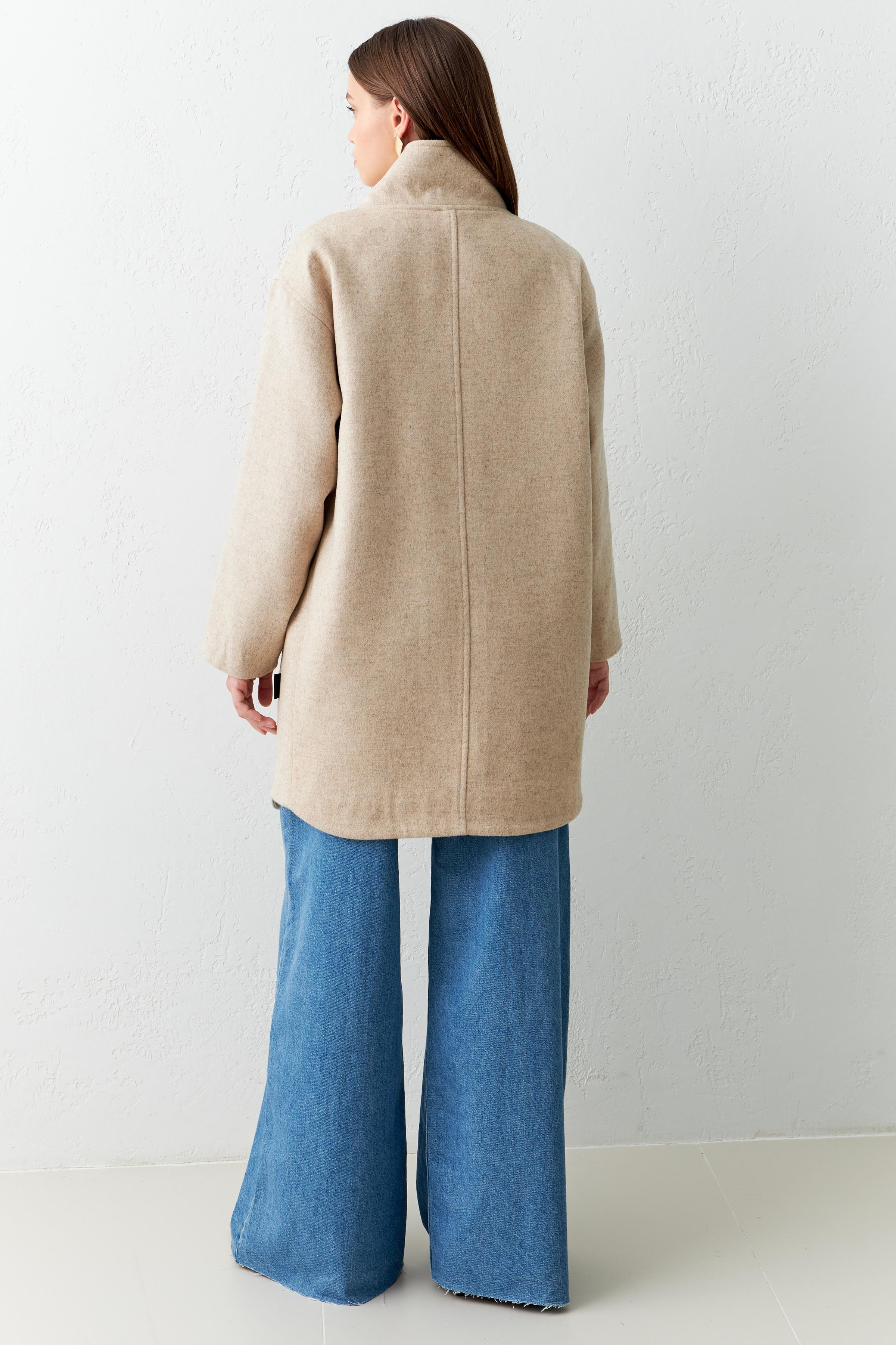 Bej Asimetrik Boyun Detaylı Kaban Kadın Kaban modelleri