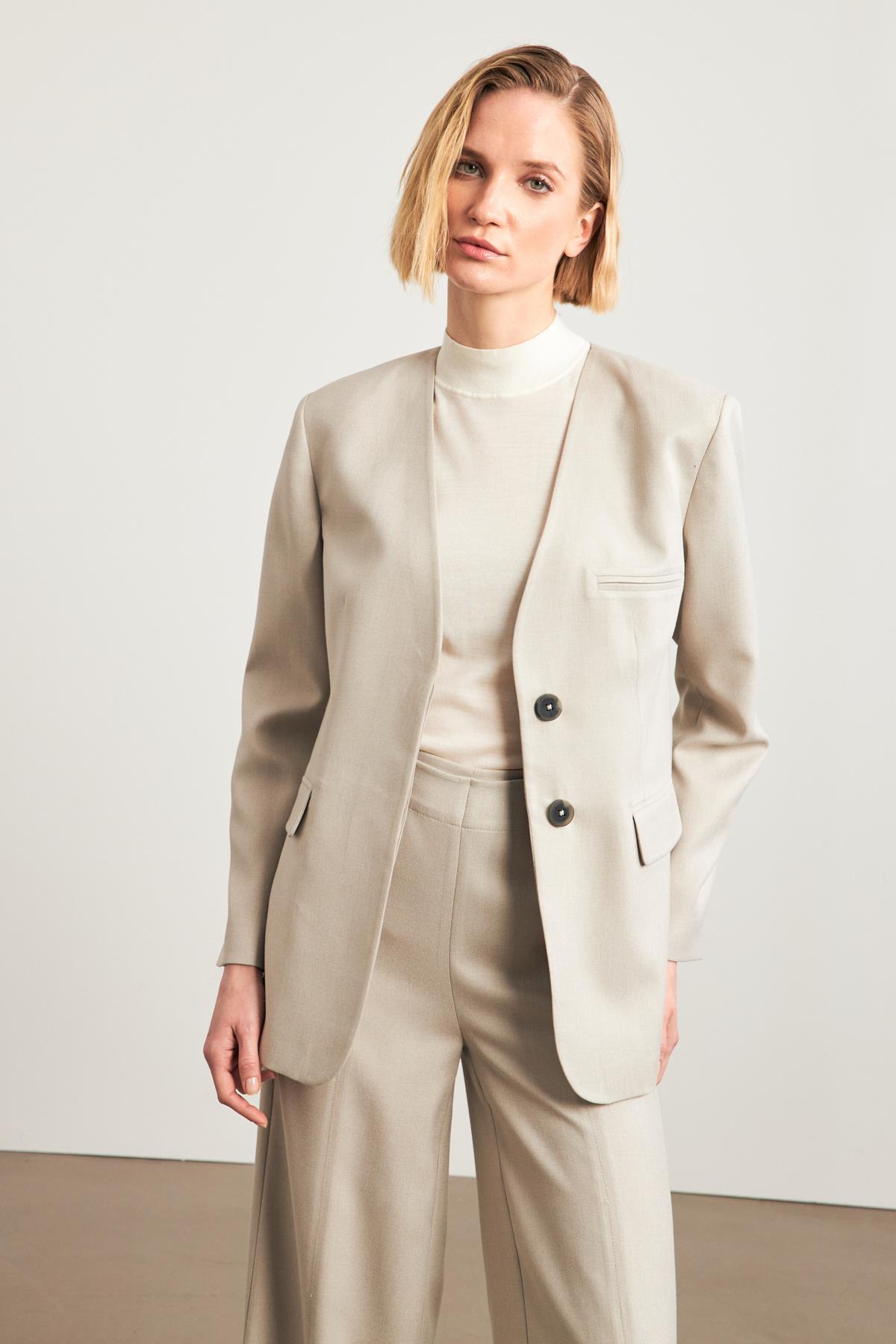 Bej Asimetrik Kapama Cep Detaylı Ceket Kadın Ceket modelleri