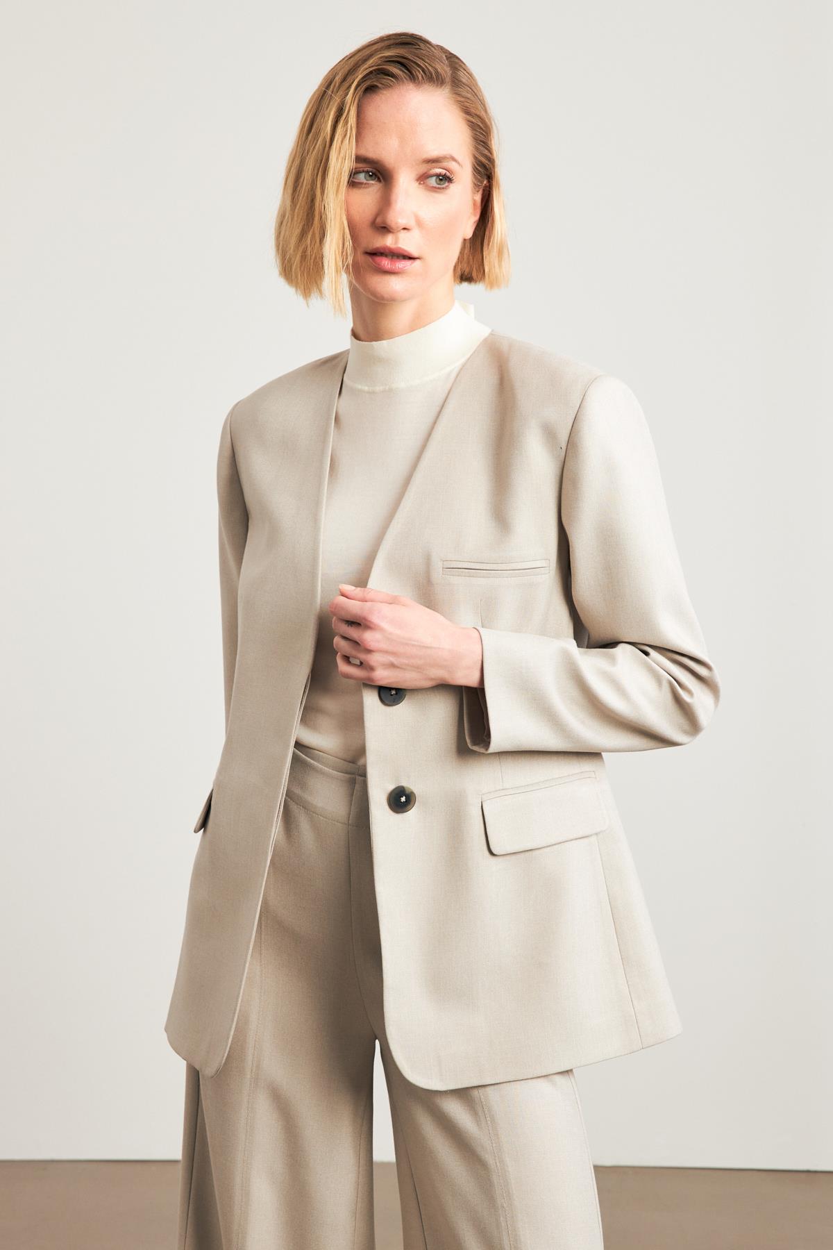 Bej Asimetrik Kapama Cep Detaylı Ceket Kadın Ceket modelleri