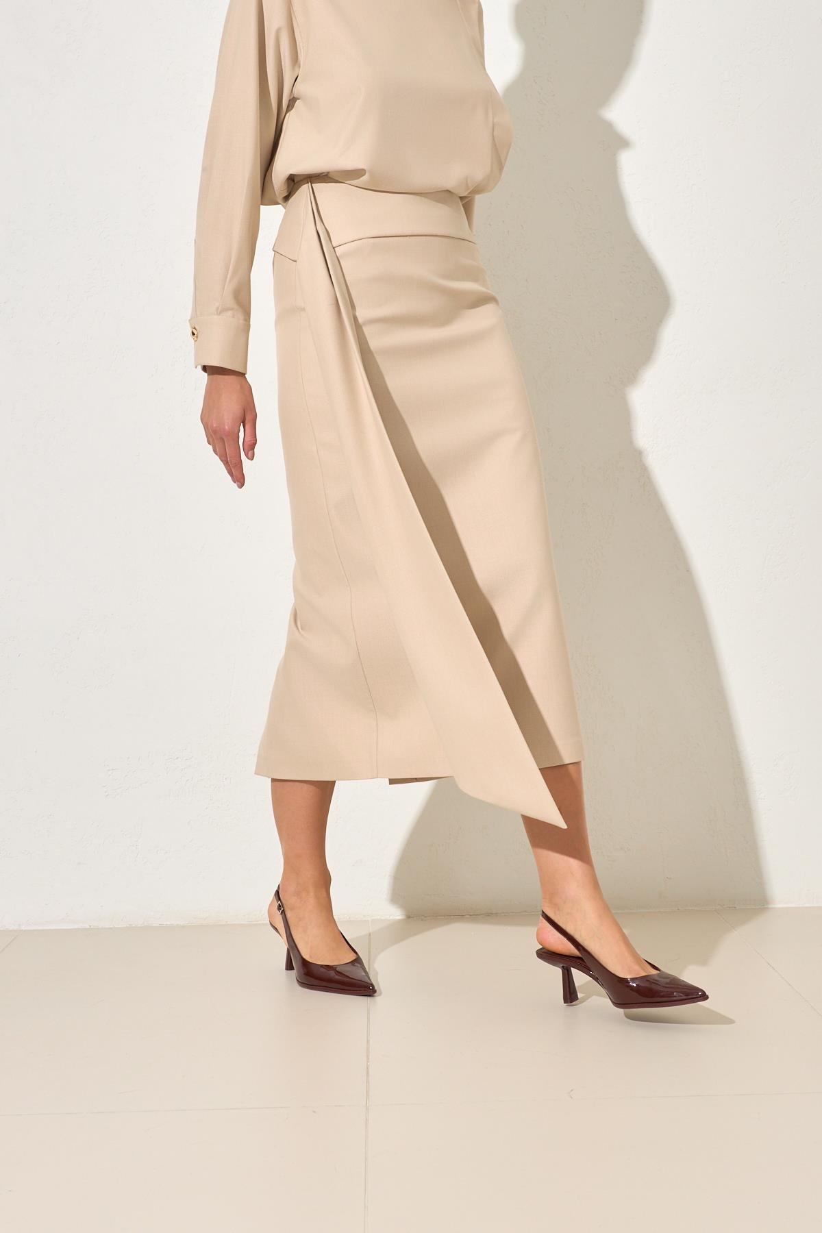Bej Bel Detaylı Midi Boy Etek Kadın Kategorisiz modelleri
