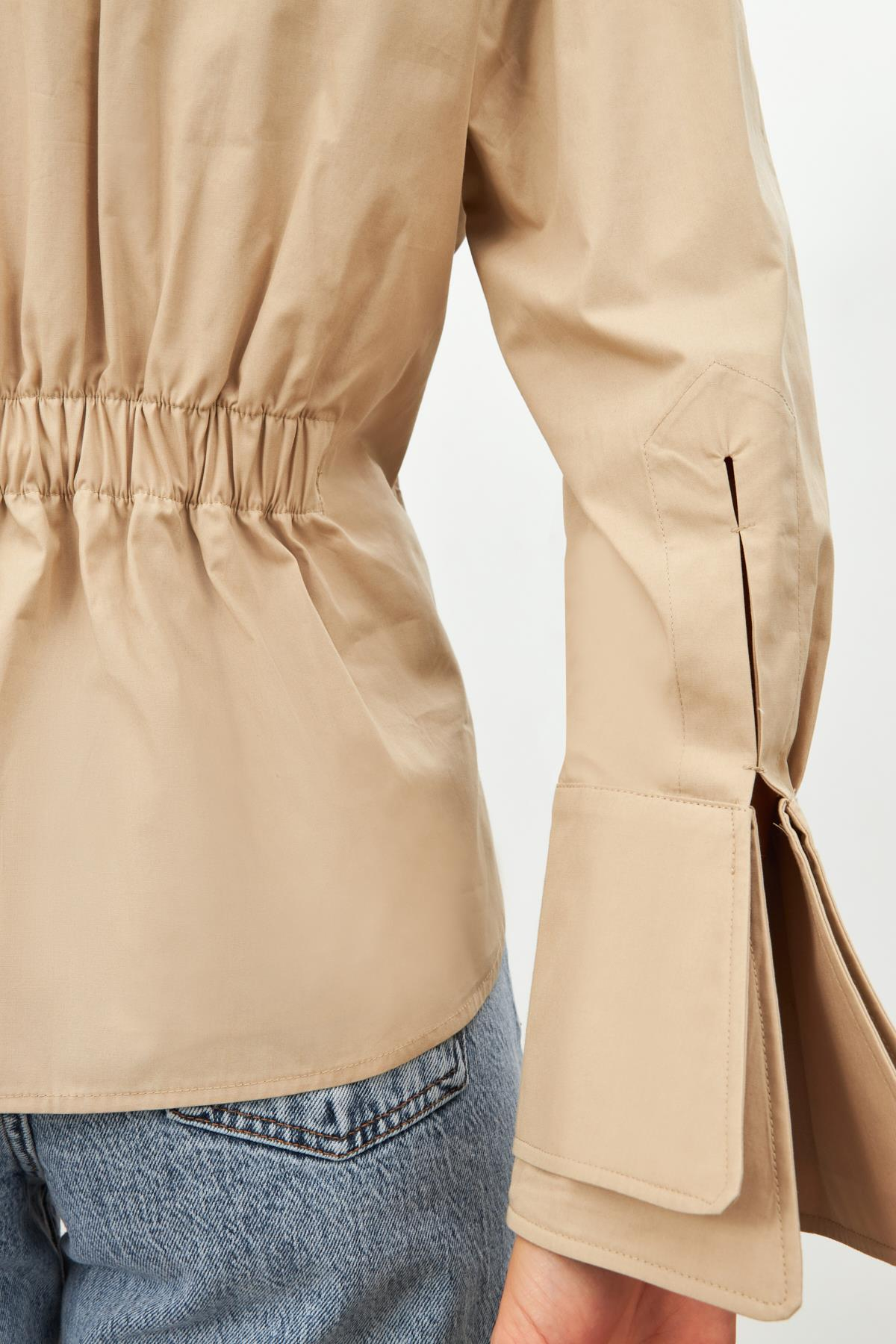 Bej Belden Detaylı Asimetrik Kapamalı Uzun Kollu Gömlek Kadın Gömlek modelleri