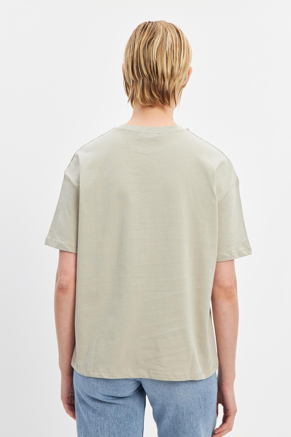 Bej Bisiklet Yaka Taş Detayllı Mini Baskılı T-Shirt Kadın Kategorisiz modelleri