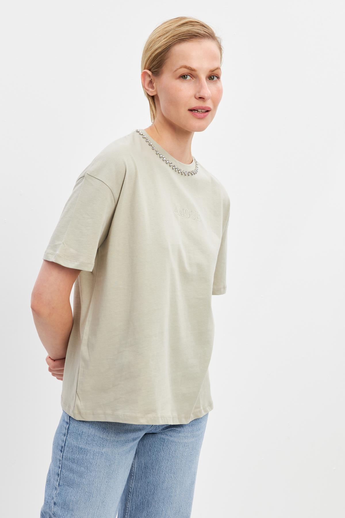 Bej Bisiklet Yaka Taş Detayllı Mini Baskılı T-Shirt Kadın Kategorisiz modelleri