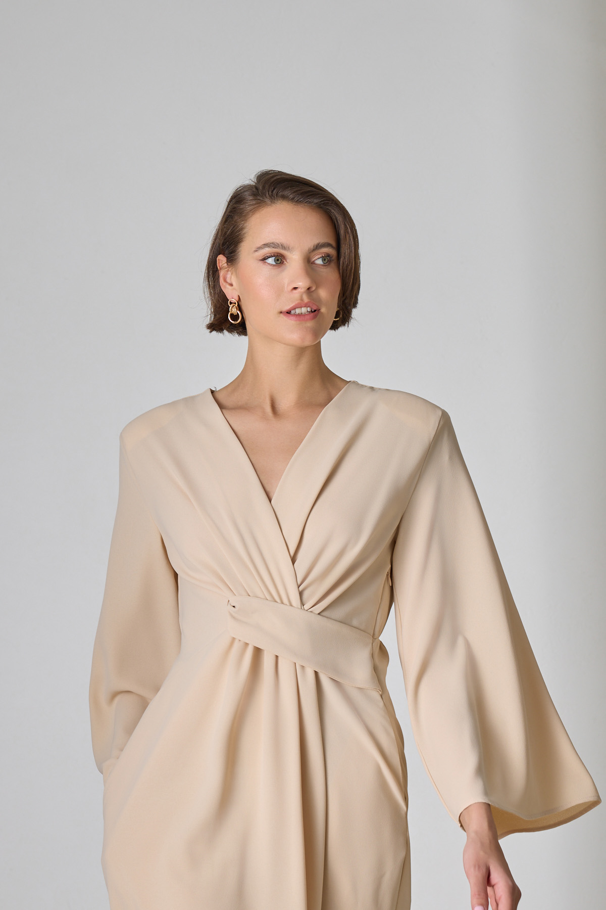 Bej V Yaka Uzun Kol Bel Detaylı Midi Boy Elbise Kadın Günlük Elbise modelleri