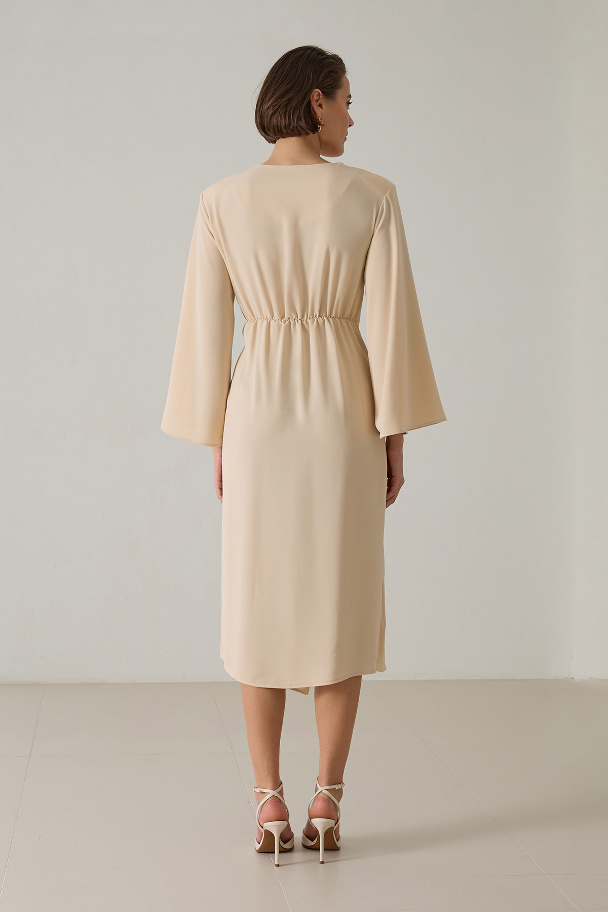 Bej V Yaka Uzun Kol Bel Detaylı Midi Boy Elbise Kadın Günlük Elbise modelleri