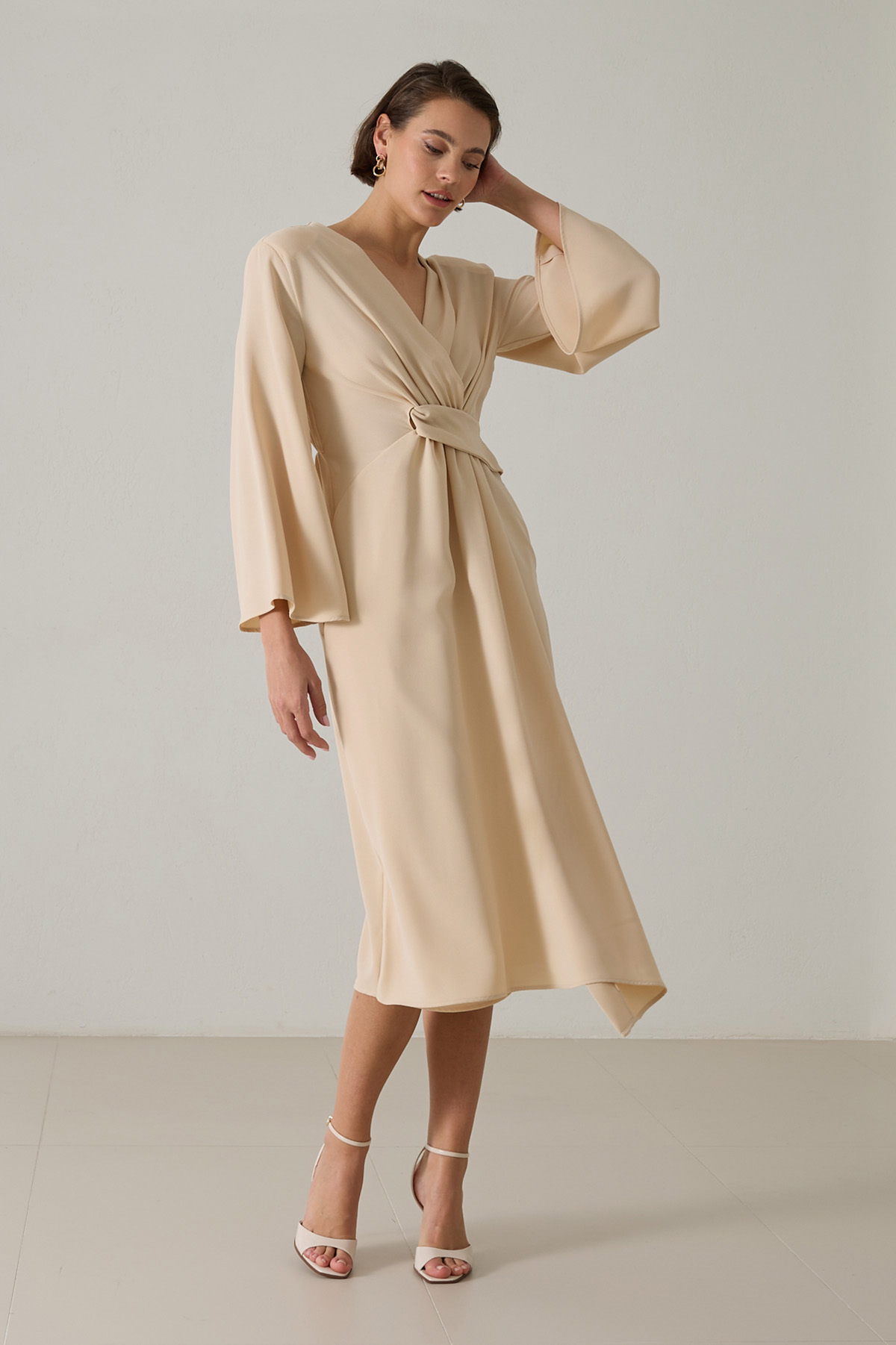 Bej V Yaka Uzun Kol Bel Detaylı Midi Boy Elbise Kadın Günlük Elbise modelleri