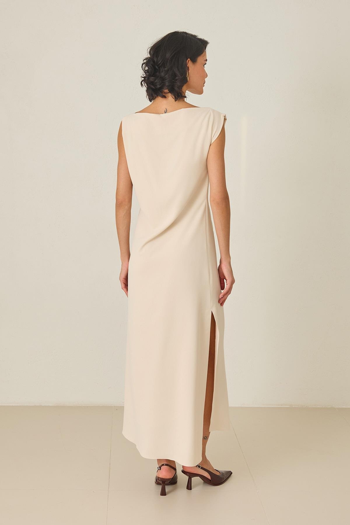 Bej Yaka Detaylı Asimetrik Kesim Elbise Kadın Günlük Elbise modelleri