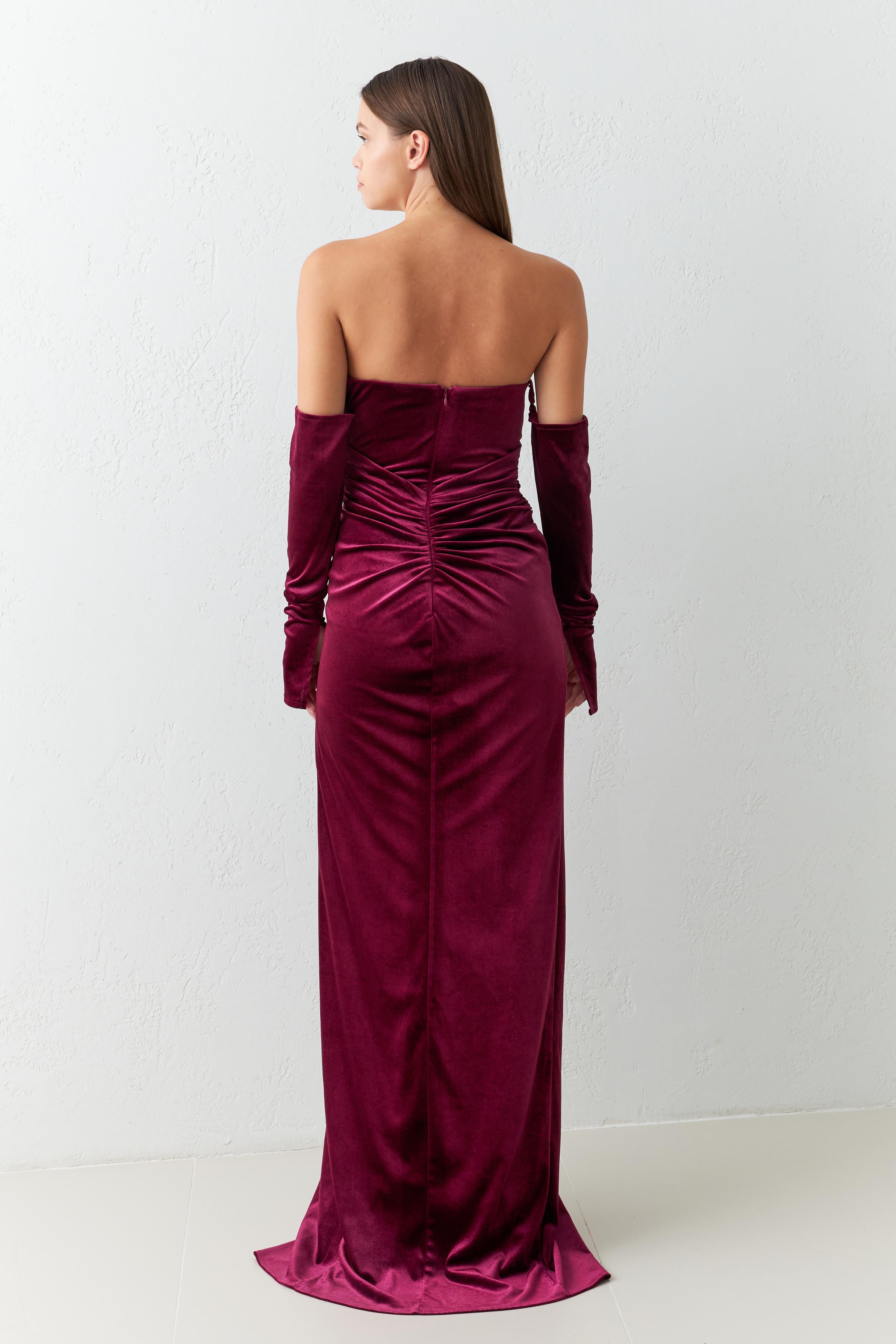 Bordo Straplez Asimetrik Yaka Kol Ve Yırtmaç Detaylı Tam Kalıp Midi Boy Elbise Kadın Kategorisiz modelleri