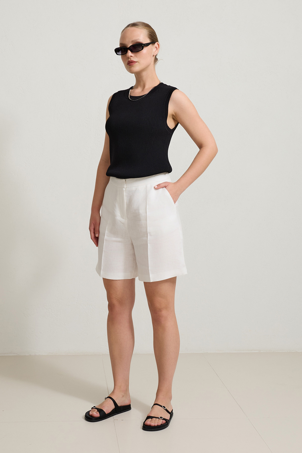 Ekru %100 Keten Pile Detaylı Rahat Kesim Şort Kadın Kategorisiz modelleri