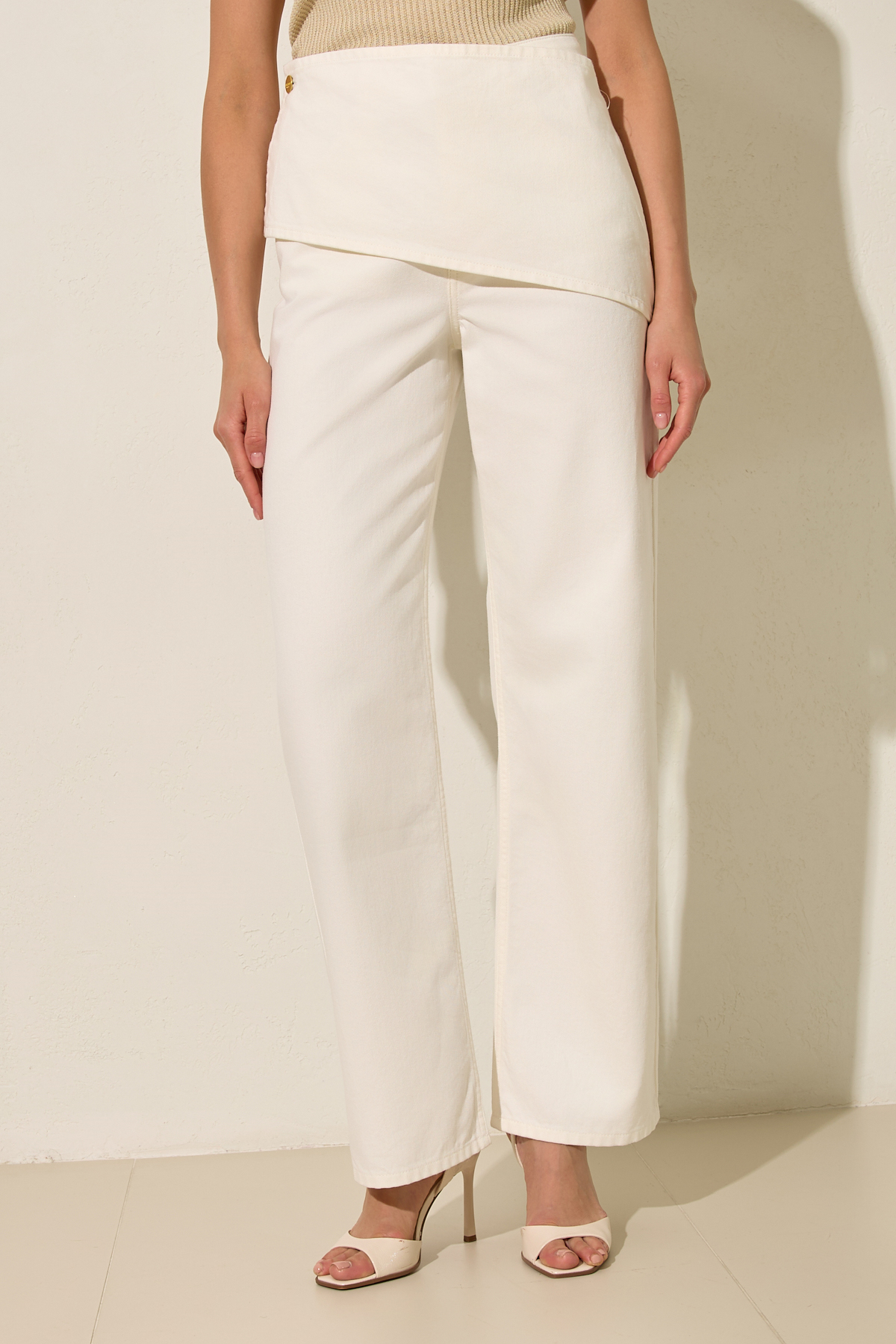 Ekru %100 Pamuklu Asimetrik Bel Detaylı Rahat Kesim Kot Pantolon Kadın Kategorisiz modelleri