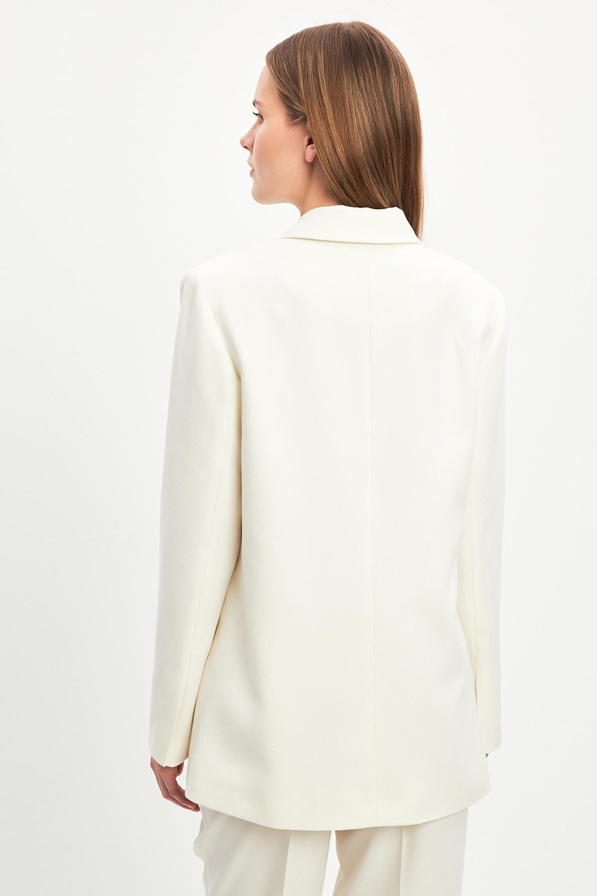 Ekru Asimetrik Kapama Cep Ve Düğme Detaylı Ceket Kadın Kategorisiz modelleri