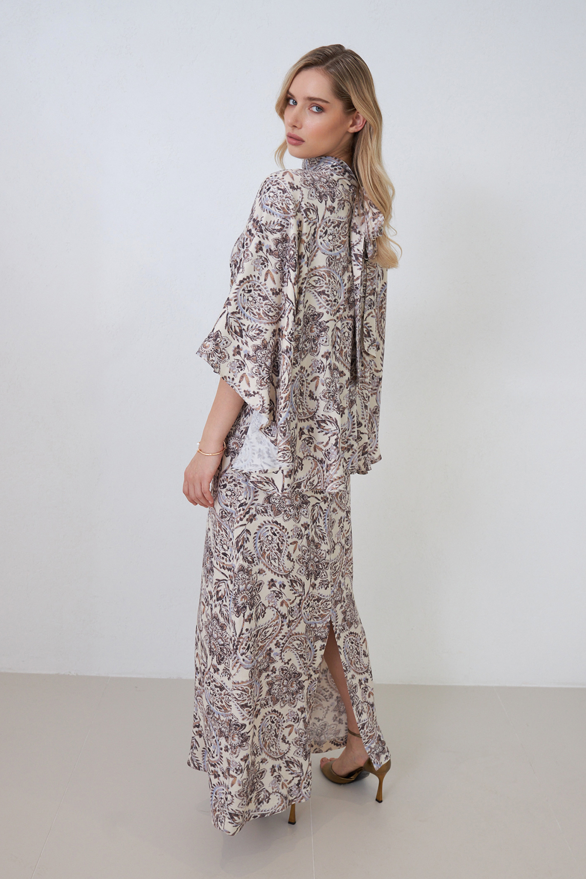 Ekru Balıkçı Yaka Boyun Ve Kol Detaylı Uzun Boy Elbise Kadın Günlük Elbise modelleri