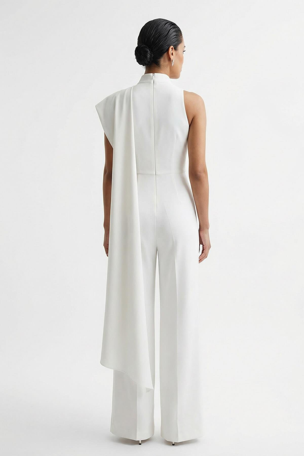 Ekru Balıkçı Yaka Kolsuz Omuz Detaylı Belden Oturtmalı Tulum Kadın Tulum modelleri