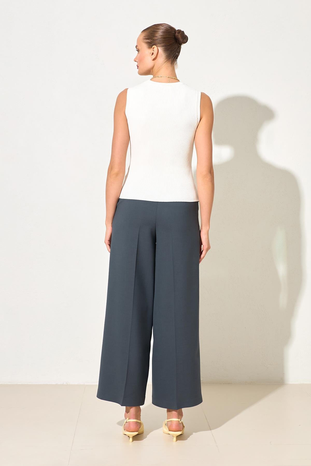 Ekru Bisiklet Yaka Kolsuz Triko Kadın Triko modelleri