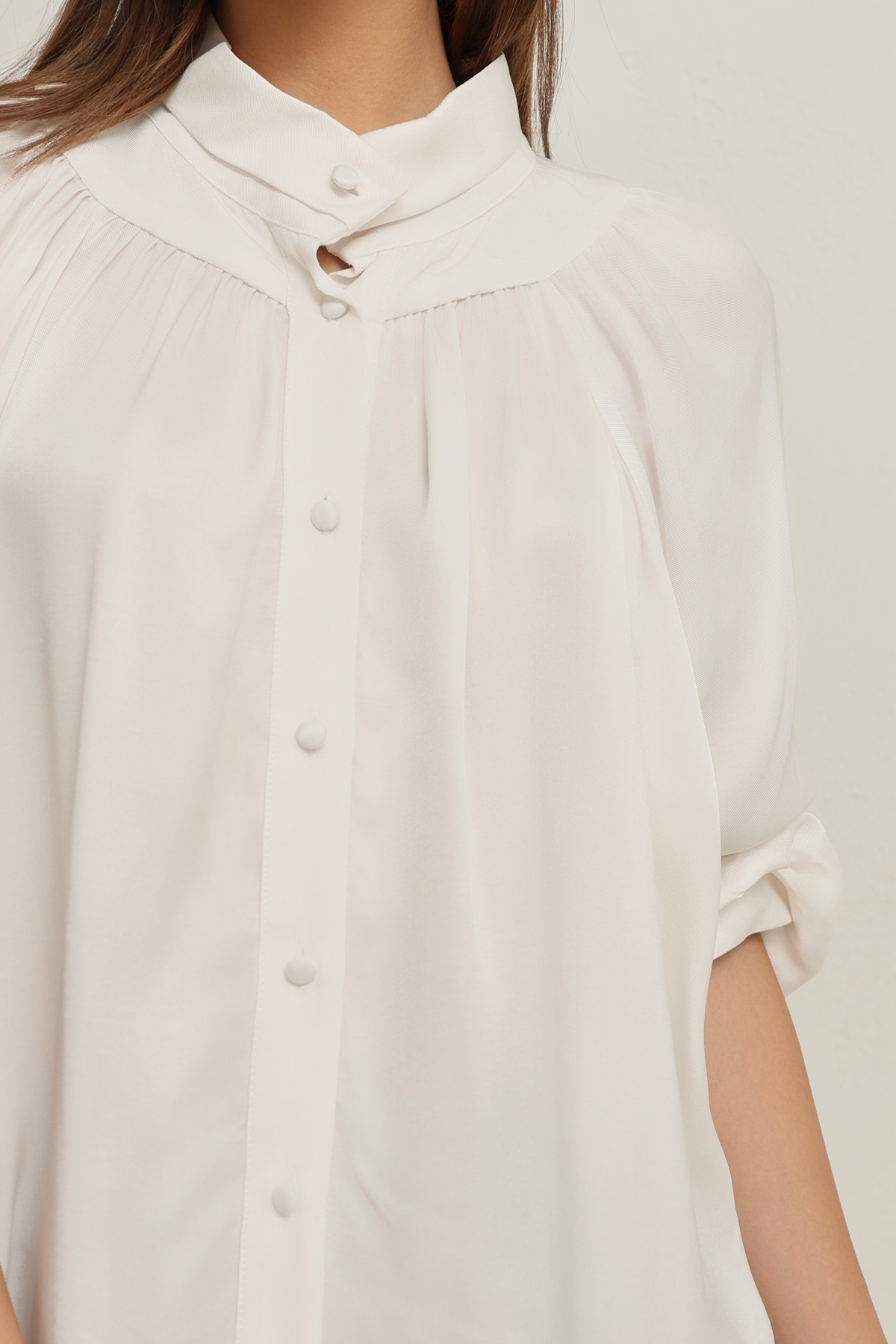 Ekru  Boyun Ve Yaka Detaylı Rahat Kesim Gömlek Kadın Gömlek modelleri