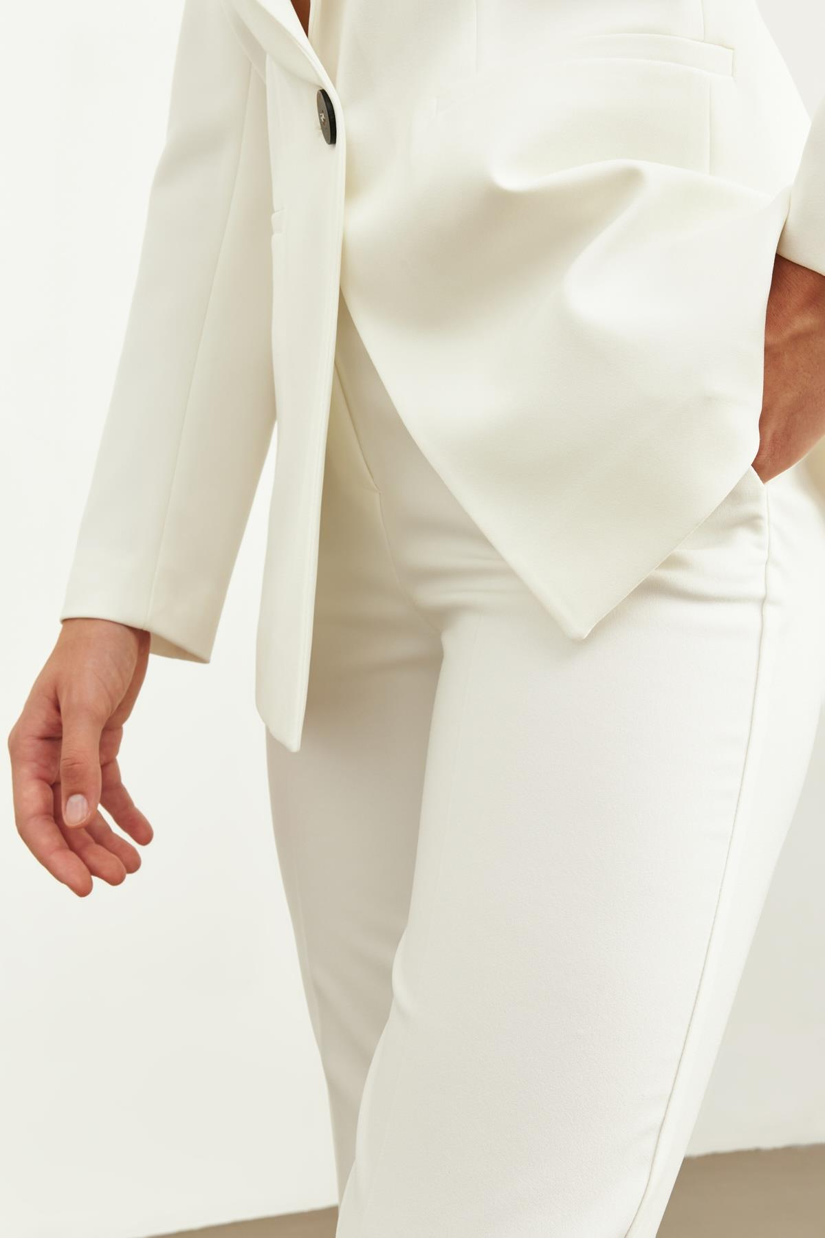 Ekru Ceket Yaka  Düğme Kapamalı  Uzun Kollu Ceket Tam Bel  Boru Paça Pantolon Kadın Takım Elbise modelleri