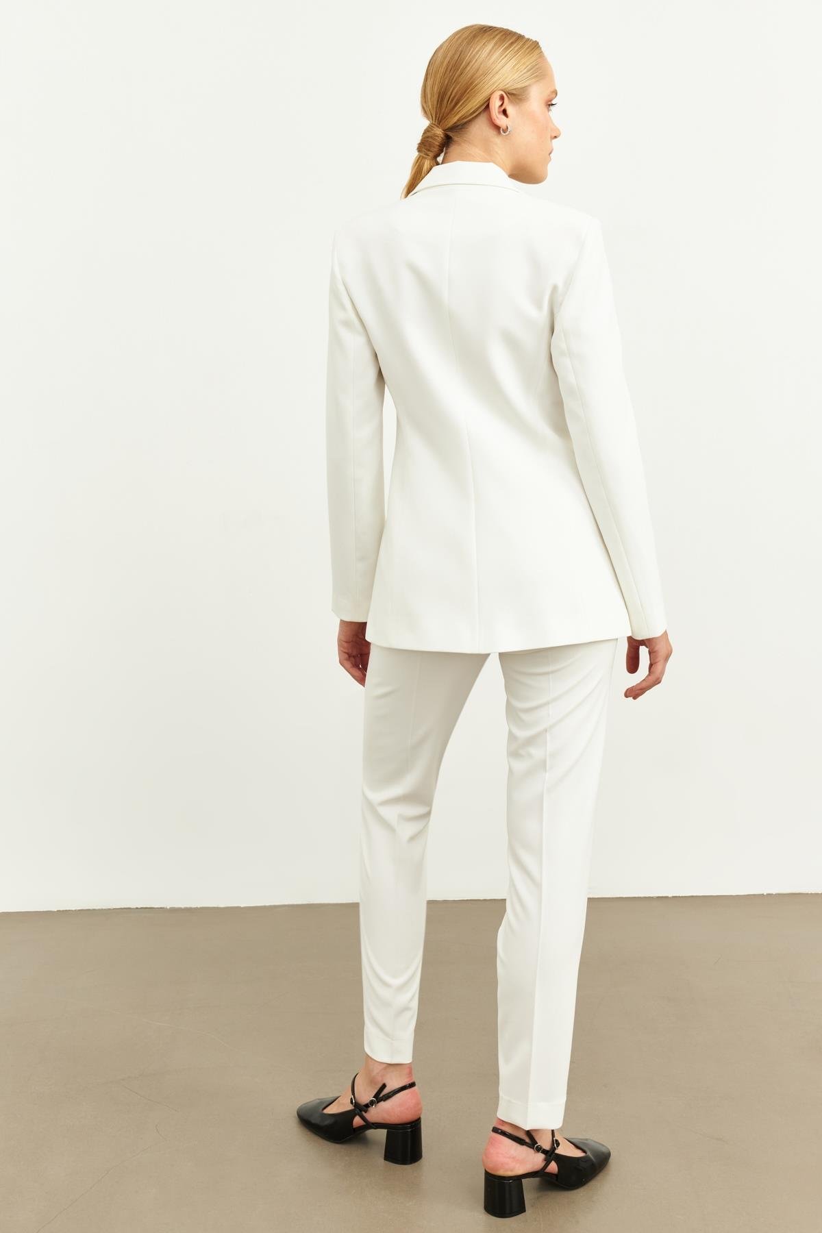 Ekru Ceket Yaka  Düğme Kapamalı  Uzun Kollu Ceket Tam Bel  Boru Paça Pantolon Kadın Takım Elbise modelleri