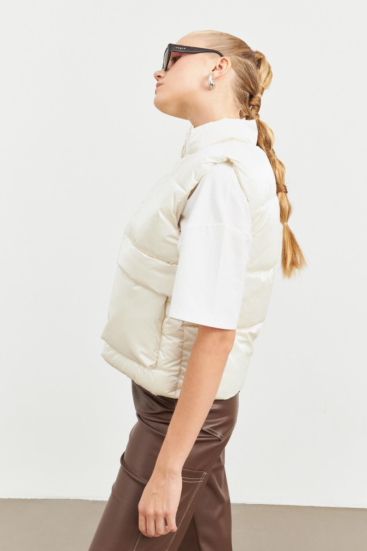 Ekru Cepli Şişme Yelek Kadın Yelek modelleri