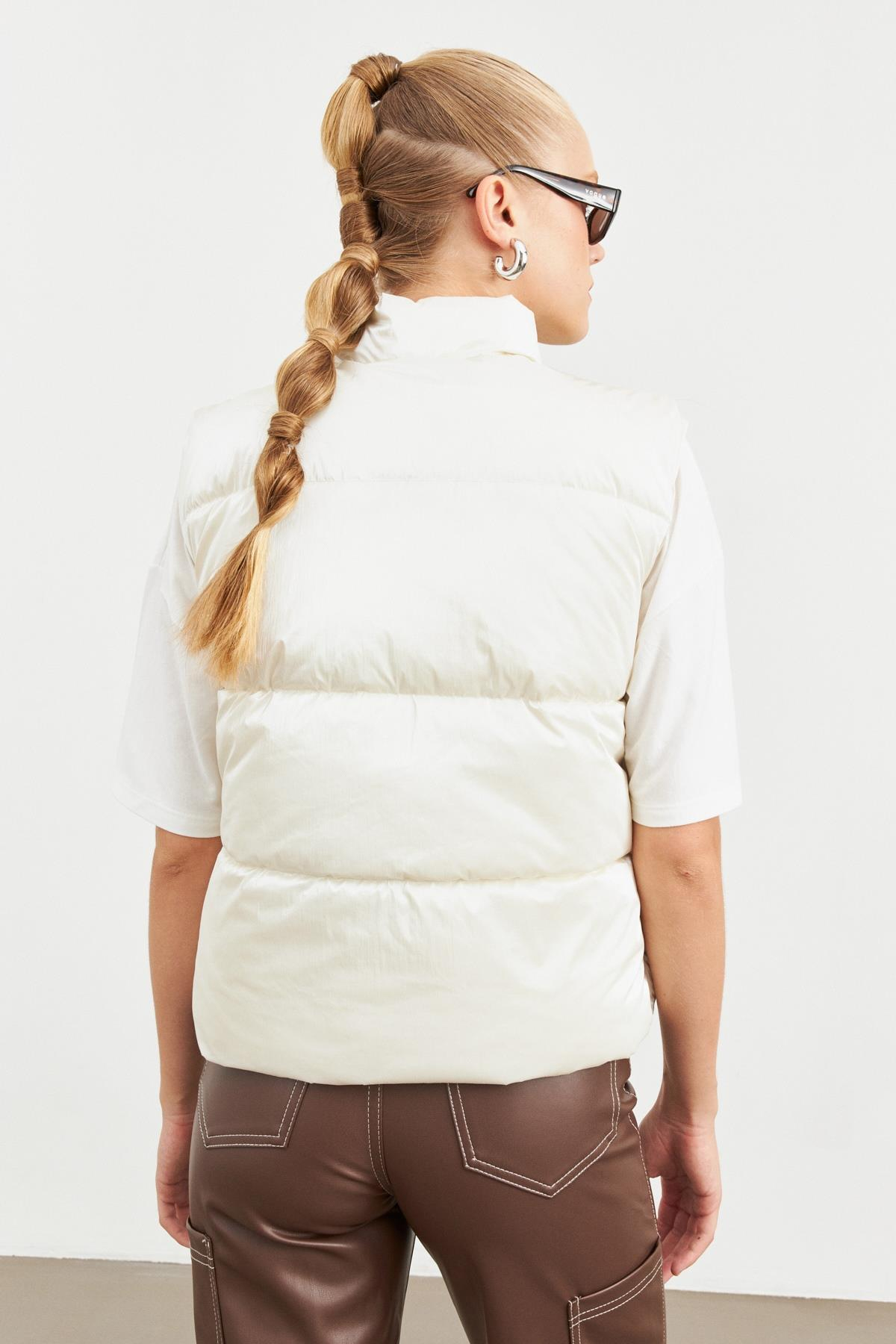 Ekru Cepli Şişme Yelek Kadın Yelek modelleri
