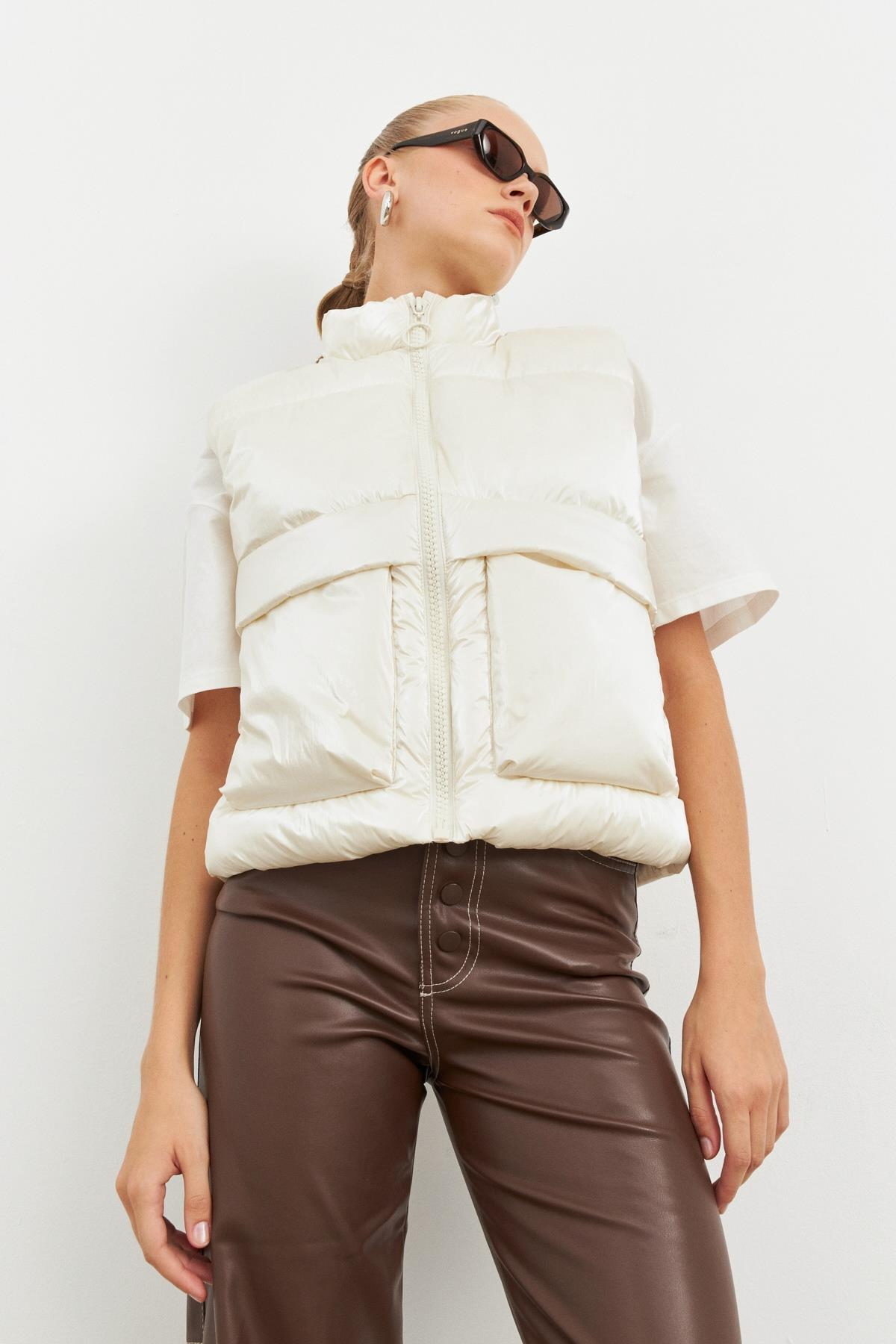 Ekru Cepli Şişme Yelek Kadın Yelek modelleri