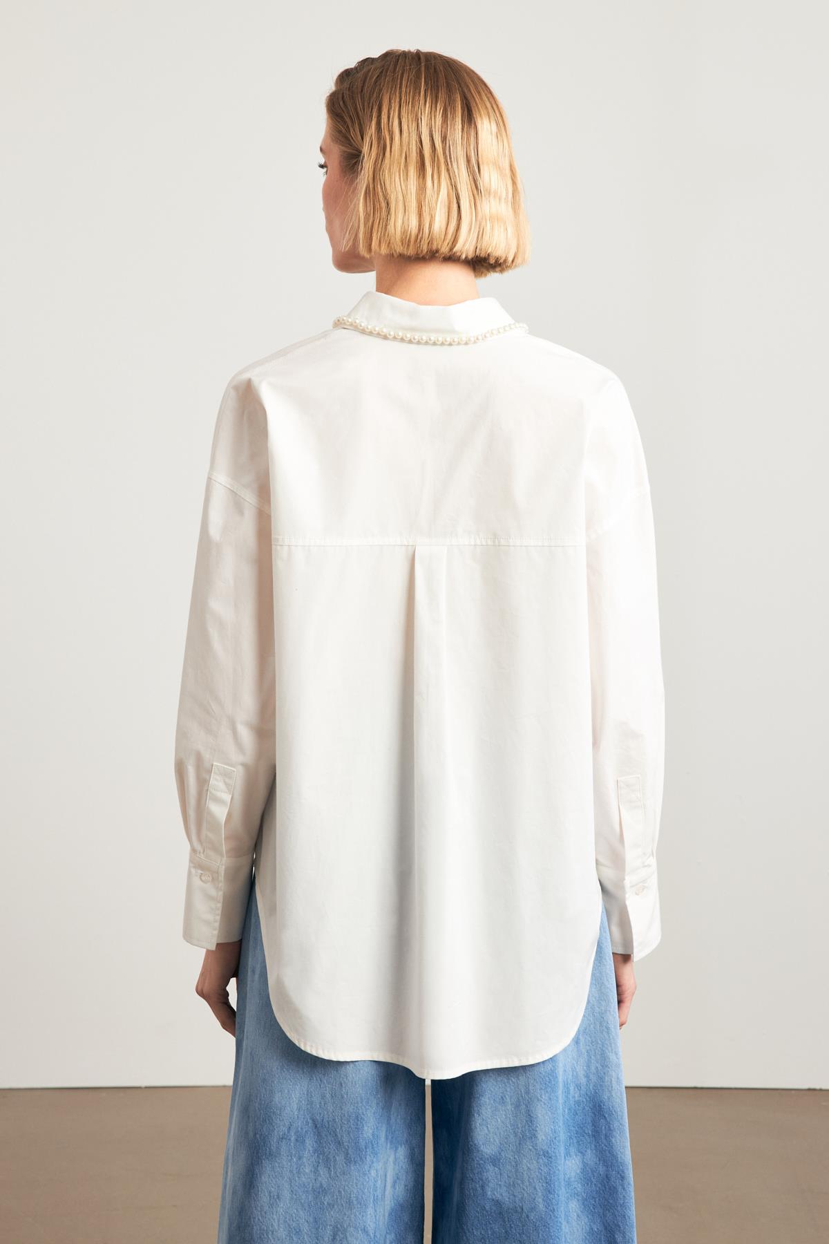 Ekru Cepte Baskı Detaylı Ve Yakada İncili Uzun Kollu Gömlek Kadın Gömlek modelleri