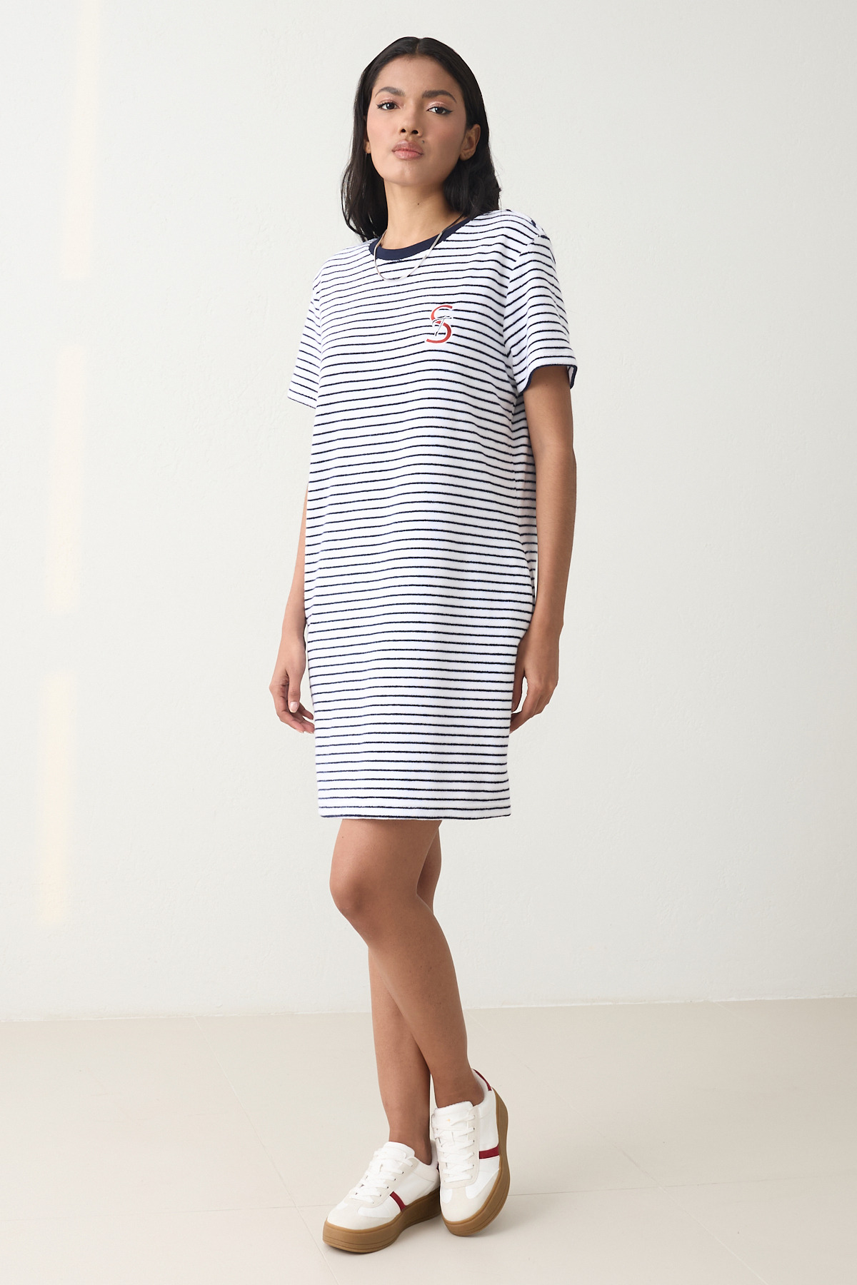 Ekru - Lacivert Yakada Nakış  Ve Havlu Kumaş Detaylı Çizgili Bisiklet Yaka Kısa Kol Elbise Kadın Günlük Elbise modelleri