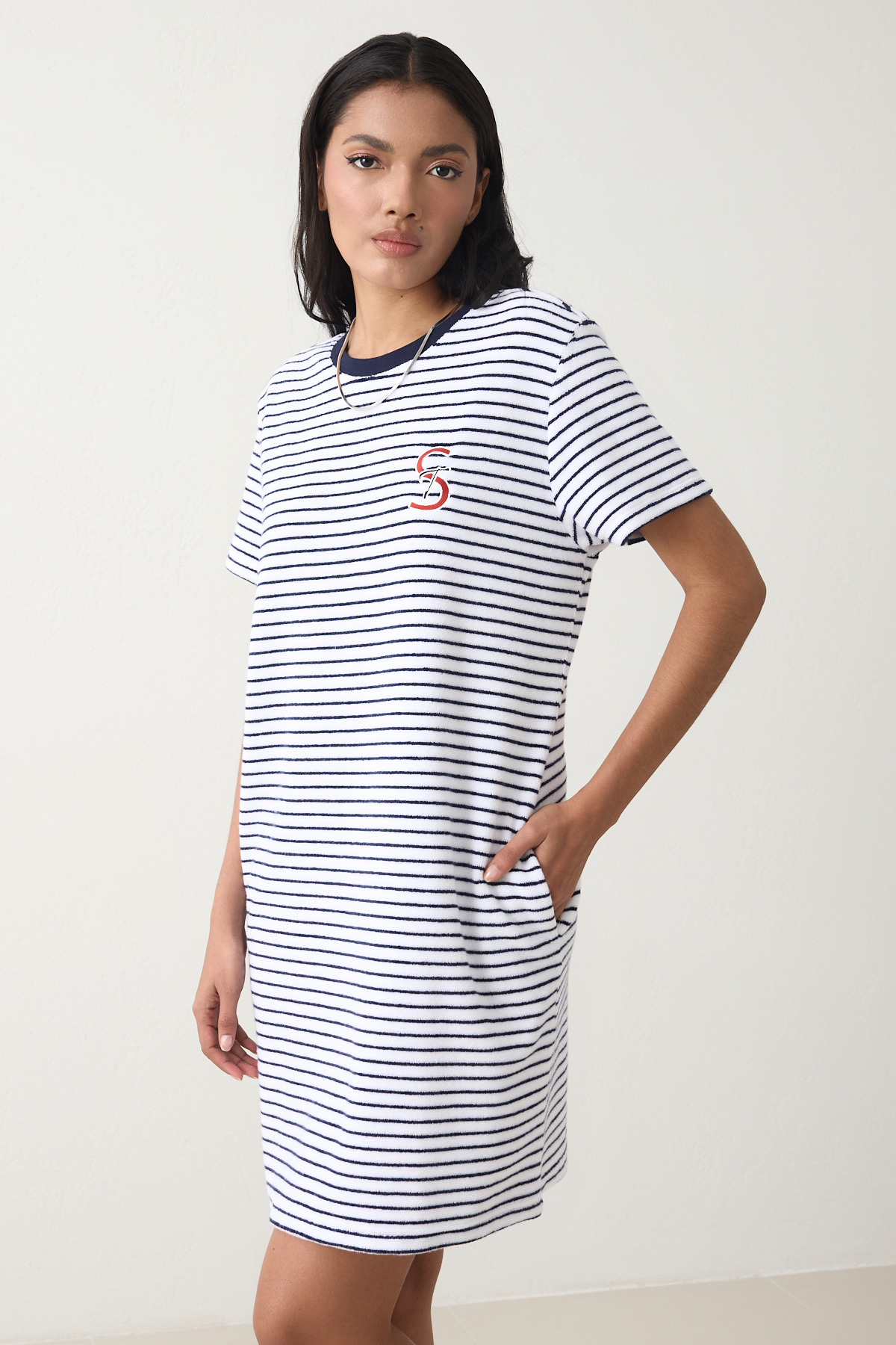 Ekru - Lacivert Yakada Nakış  Ve Havlu Kumaş Detaylı Çizgili Bisiklet Yaka Kısa Kol Elbise Kadın Günlük Elbise modelleri