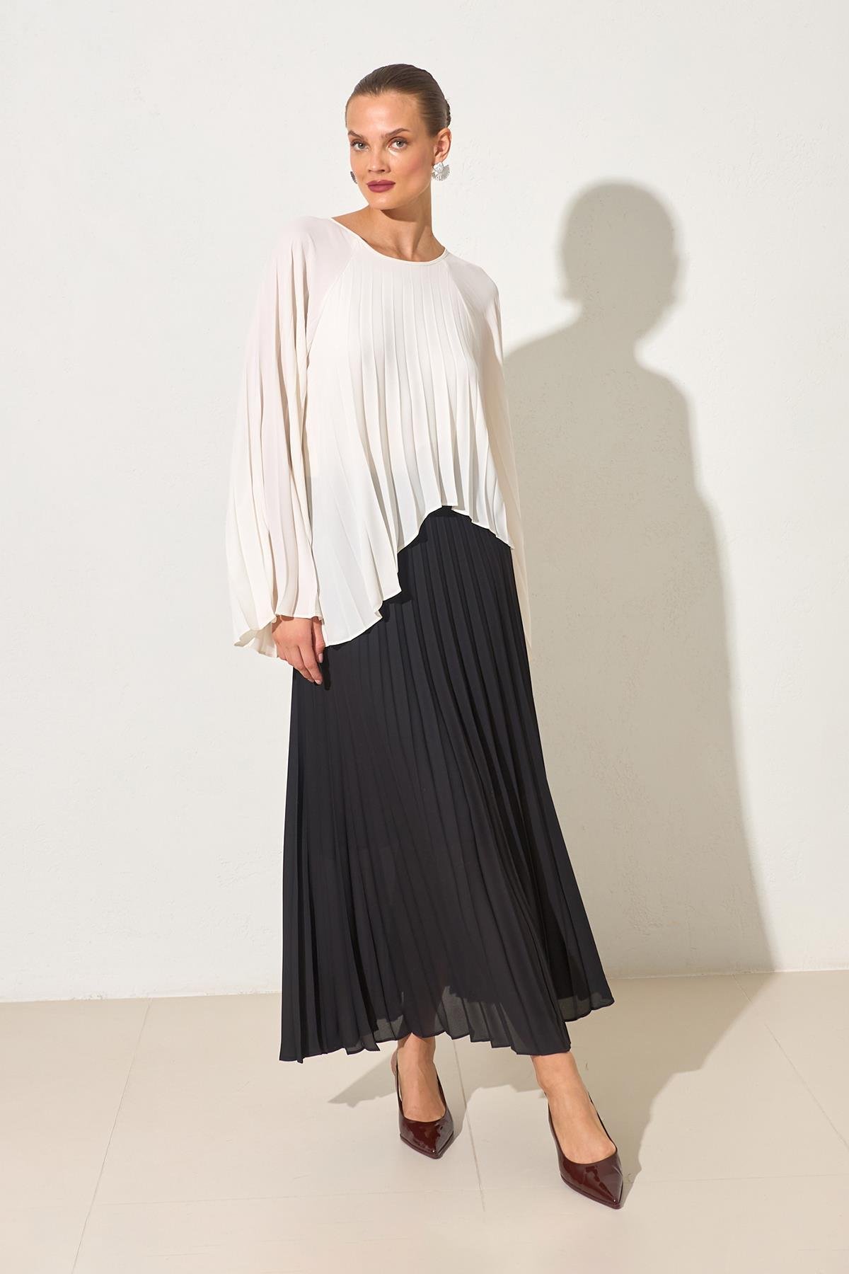 Ekru-Siyah Bisiklet Yaka Plise Detaylı Çift Renkli Midi Boy Elbise Kadın Kategorisiz modelleri