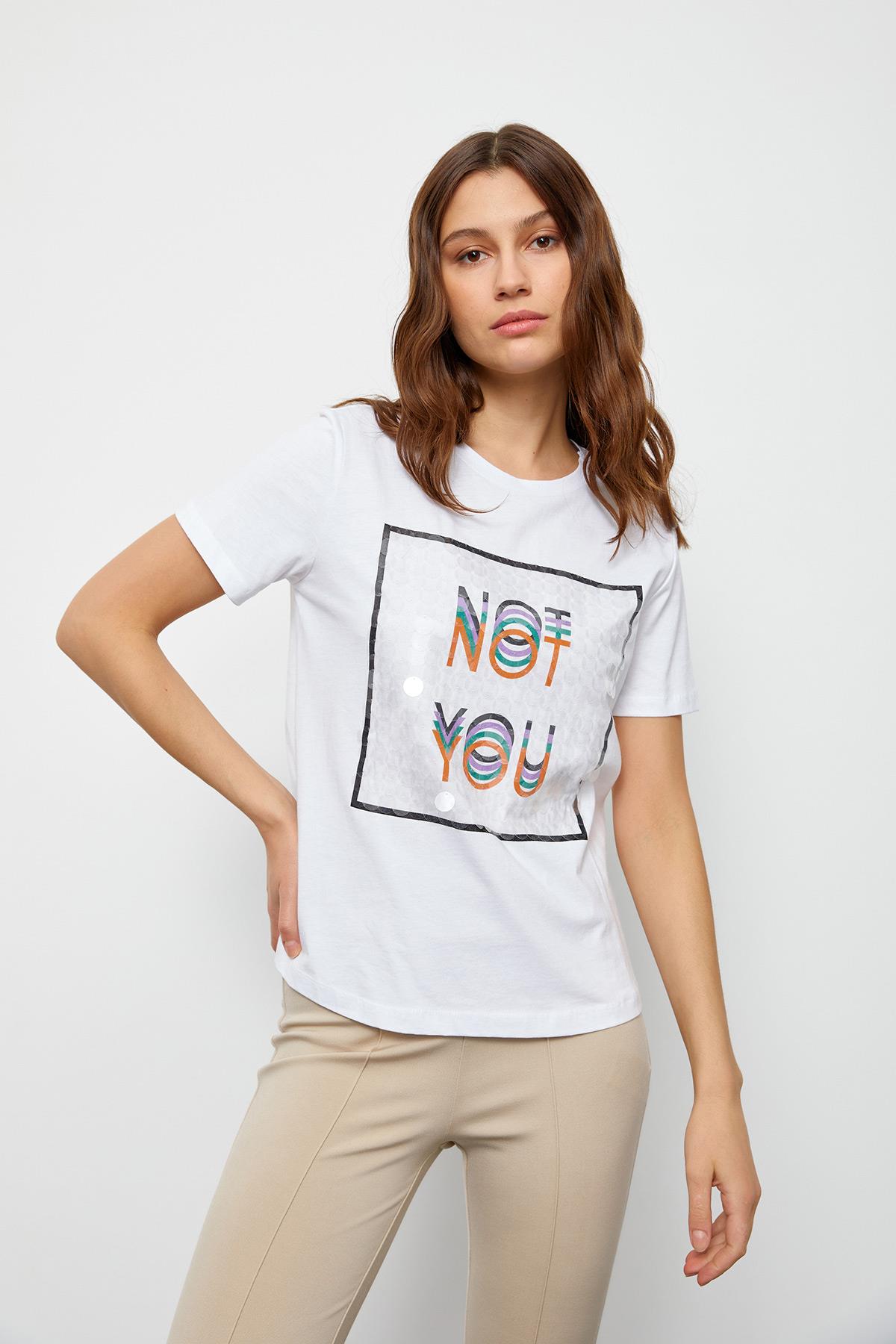 Ekru Yaka Kısa Kol Baskılı Pullu Pamuk T-Shirt Kadın T-Shirt modelleri
