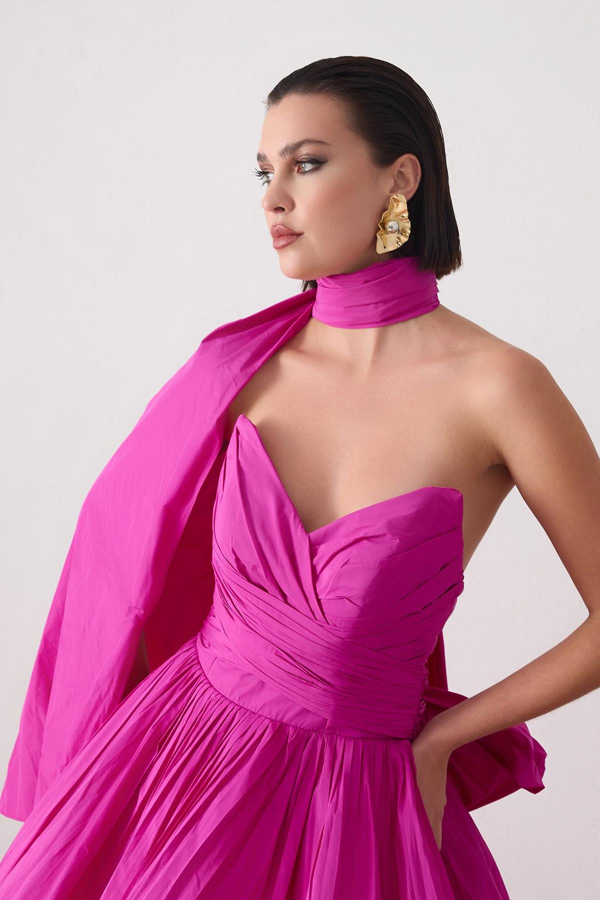 Fuşya Straplez Belden Kurdele Ve Boyundan Şal Detaylı Prenses Model Abiye Elbise Kadın Kategorisiz modelleri