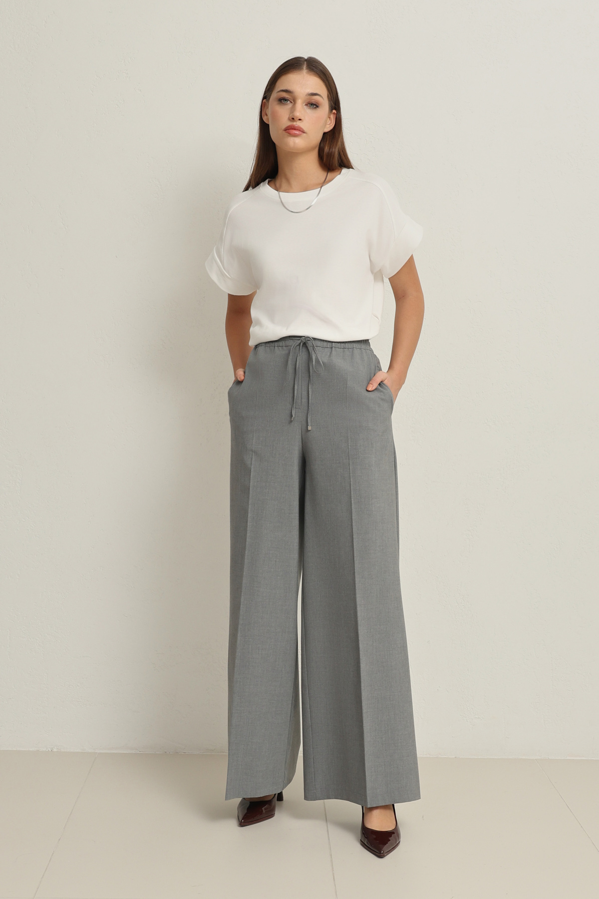 Gri Belden Lastikli Rahat Kesim Geniş Paça  Pantolon Kadın Pantolon modelleri