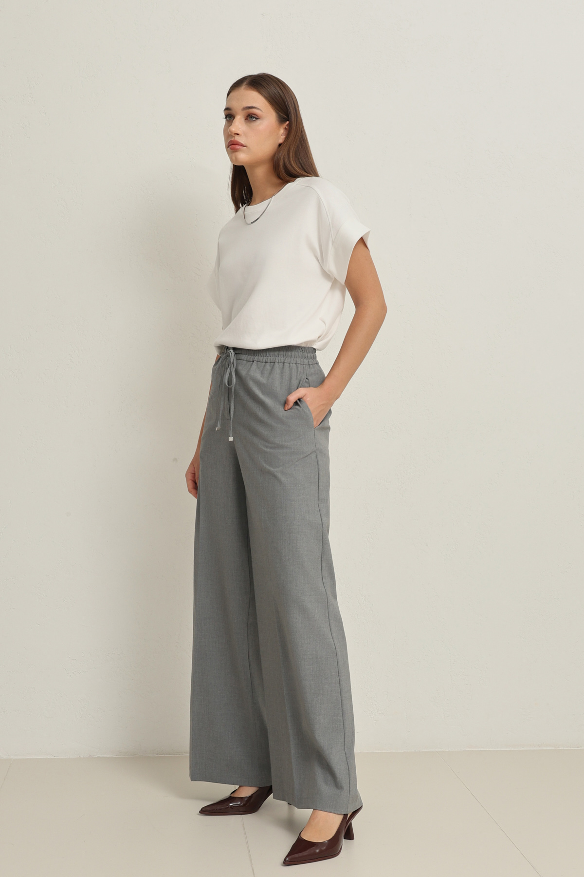 Gri Belden Lastikli Rahat Kesim Geniş Paça  Pantolon Kadın Pantolon modelleri