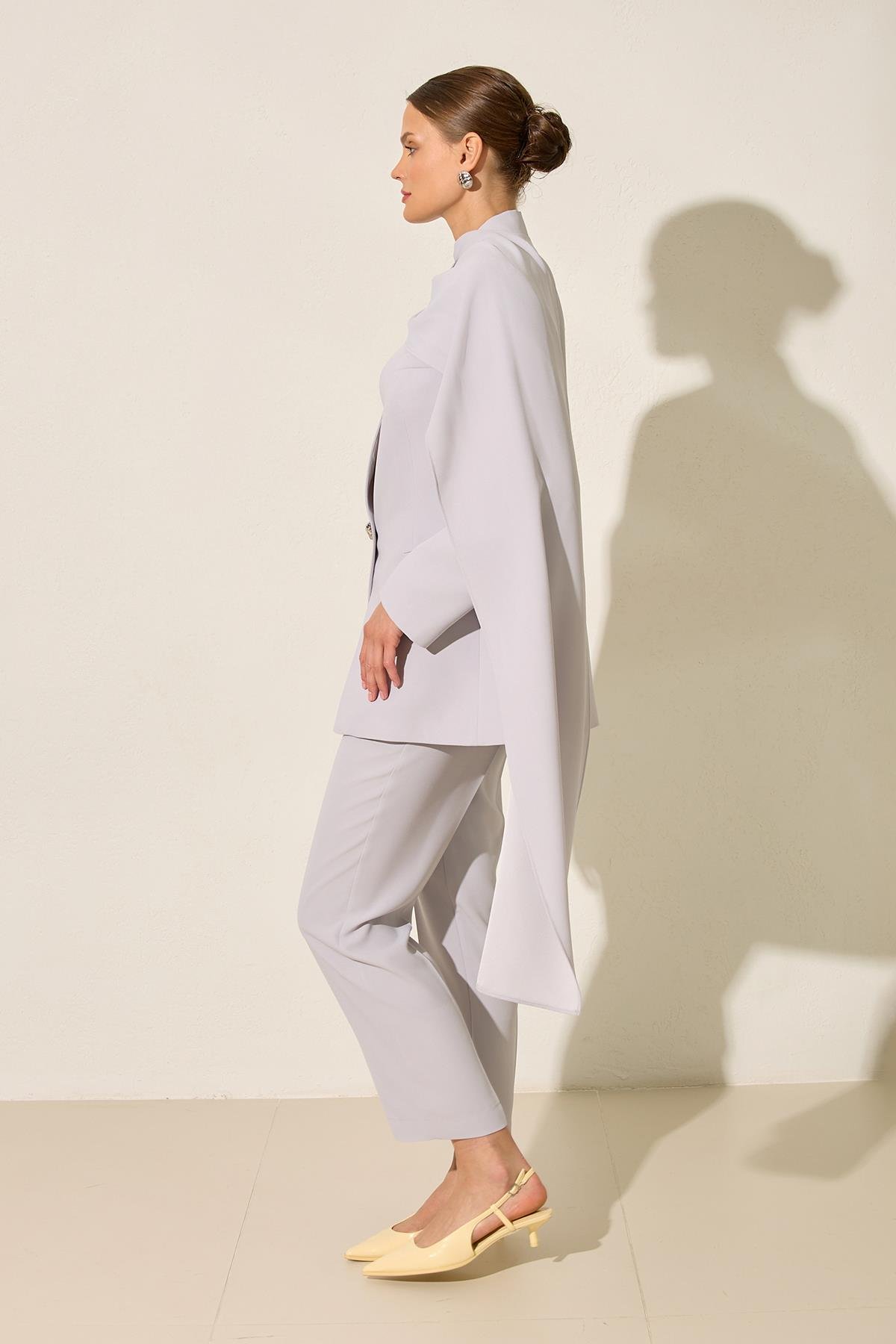 Gri Pelerin Detaylı Kadın Takım Elbise Kadın Kategorisiz modelleri