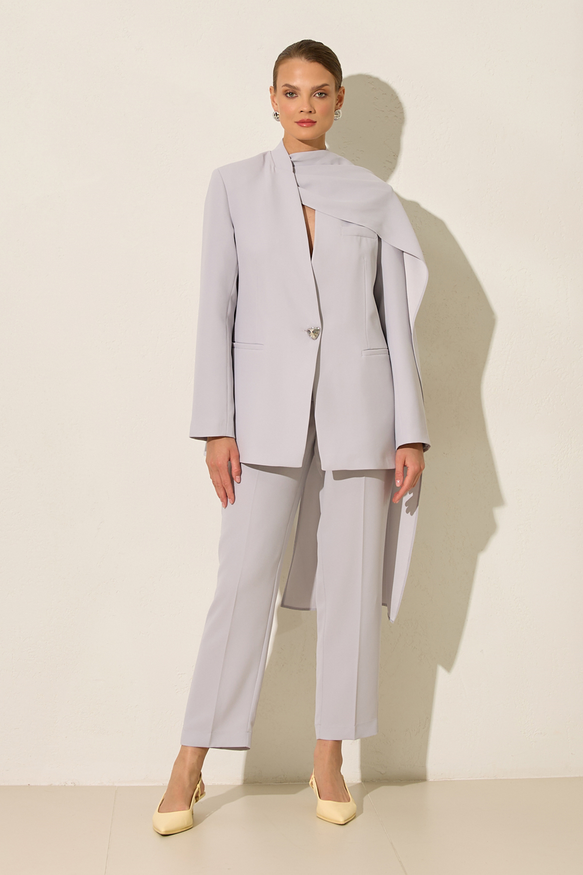 Gri Şal Ve Tek Düğme Detaylı Ceket Kadın Kategorisiz modelleri