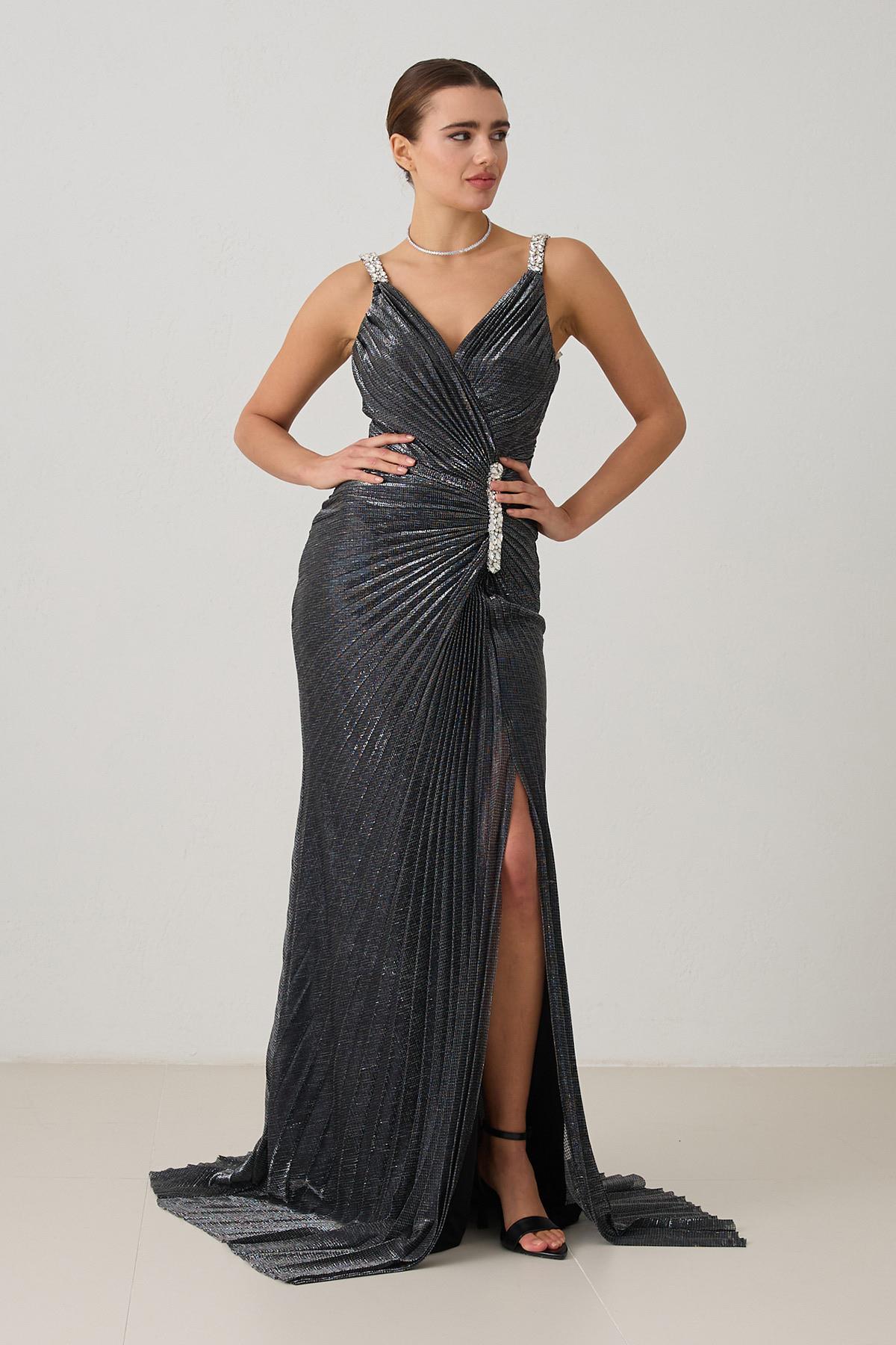 Gümüş Asimetrik Yaka Taş Detaylı Pileli Yırtmaçlı Midi Boy Abiye Elbise Kadın Abiye Elbise modelleri