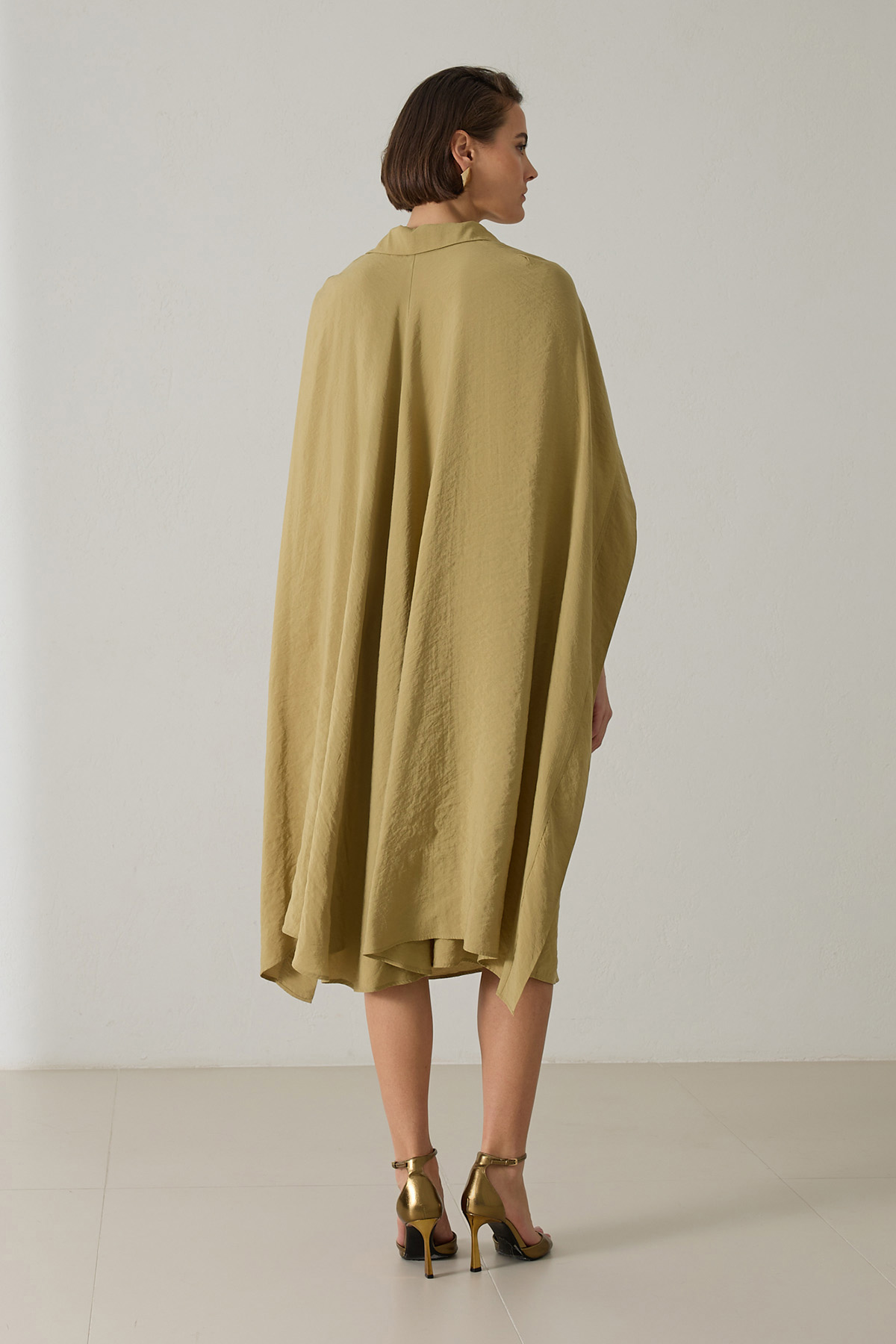 Hardal Pelerin Ve Kemer Detaylı Gömlek Yaka Elbise Kadın Günlük Elbise modelleri