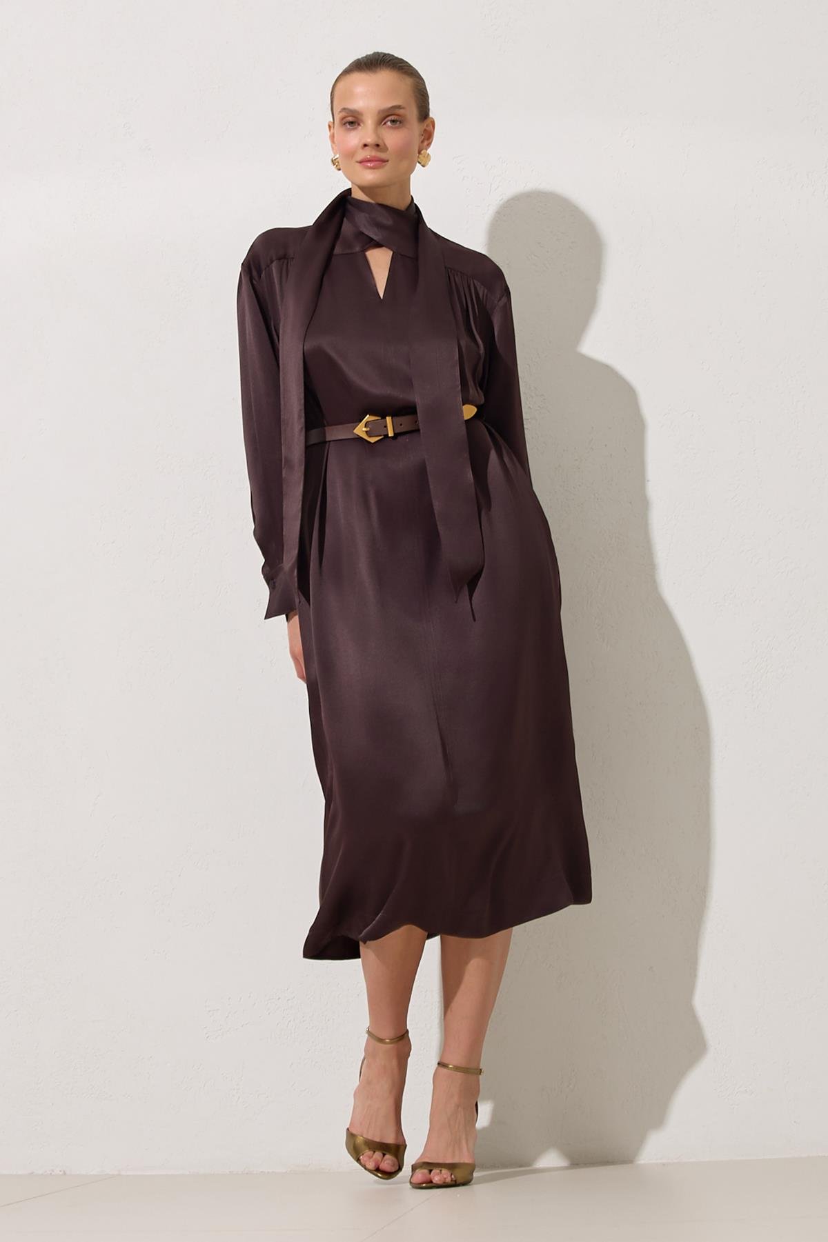 Kahve Boyun Detaylı Belden Kemerli Elbise Kadın Günlük Elbise modelleri